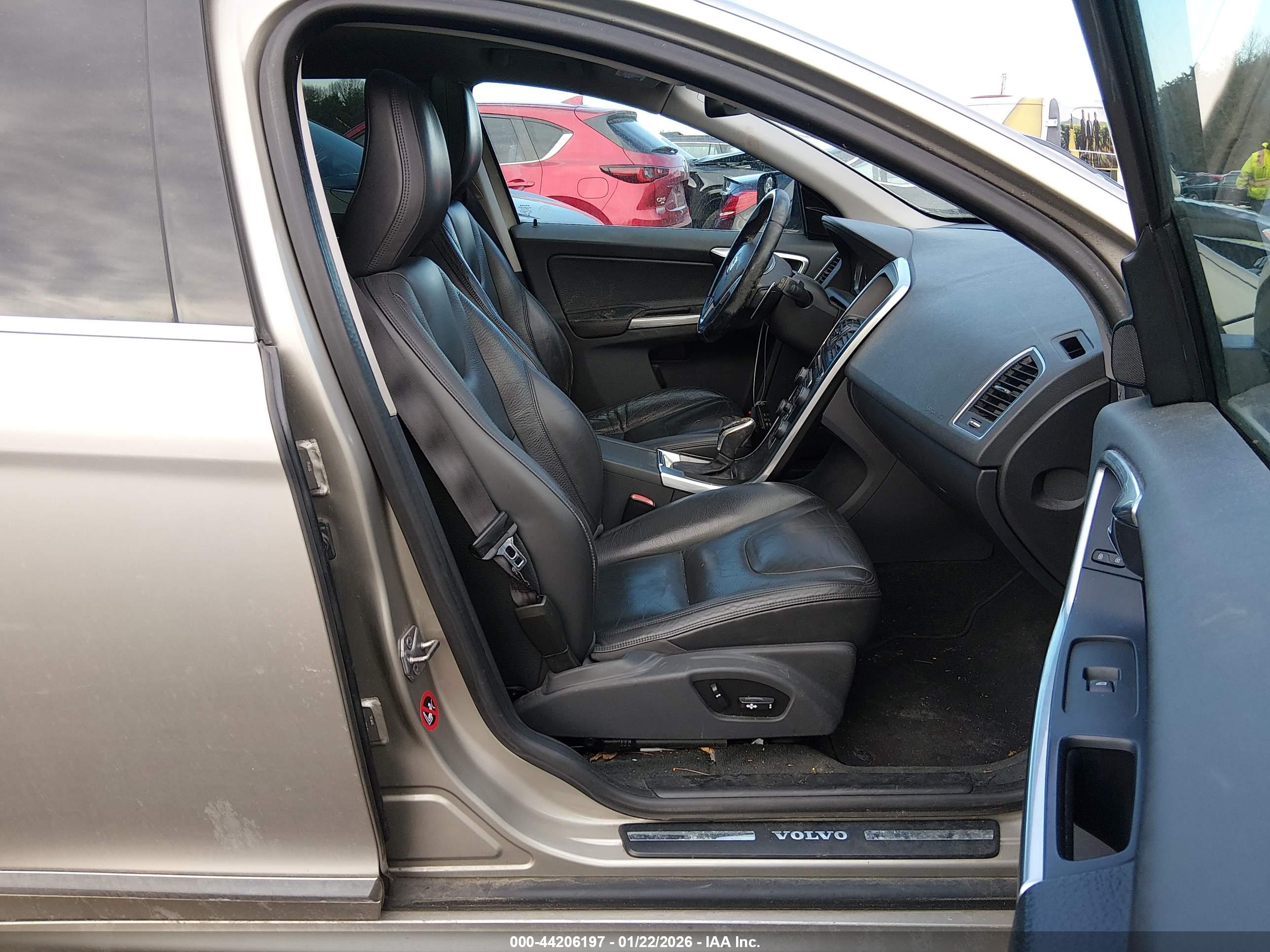 VOLVO XC60 image 5
