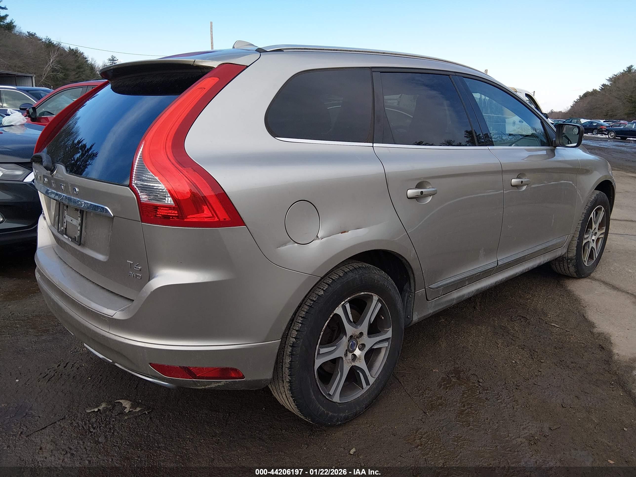 VOLVO XC60 image 6