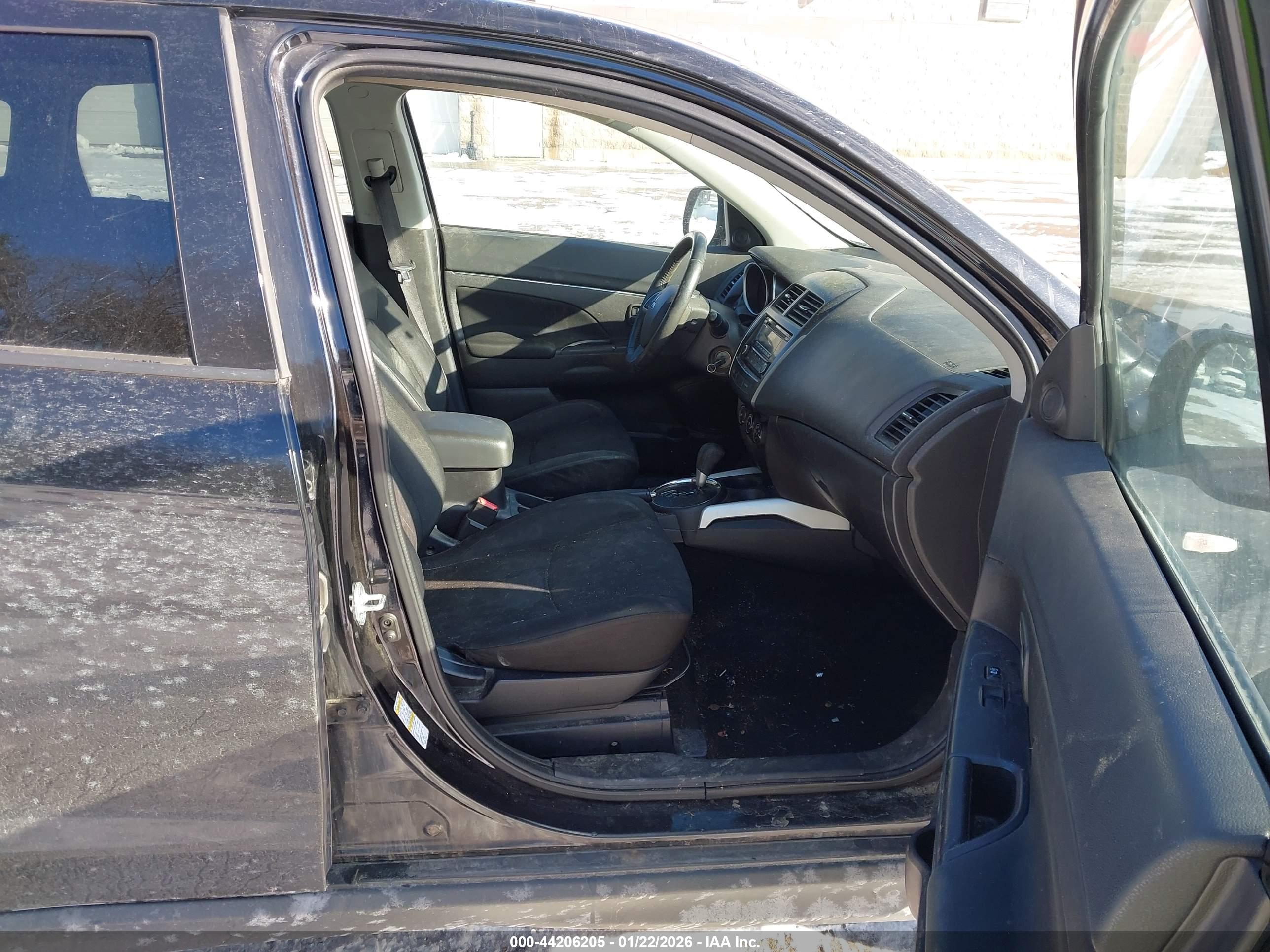 MITSUBISHI OUTLANDER image 5