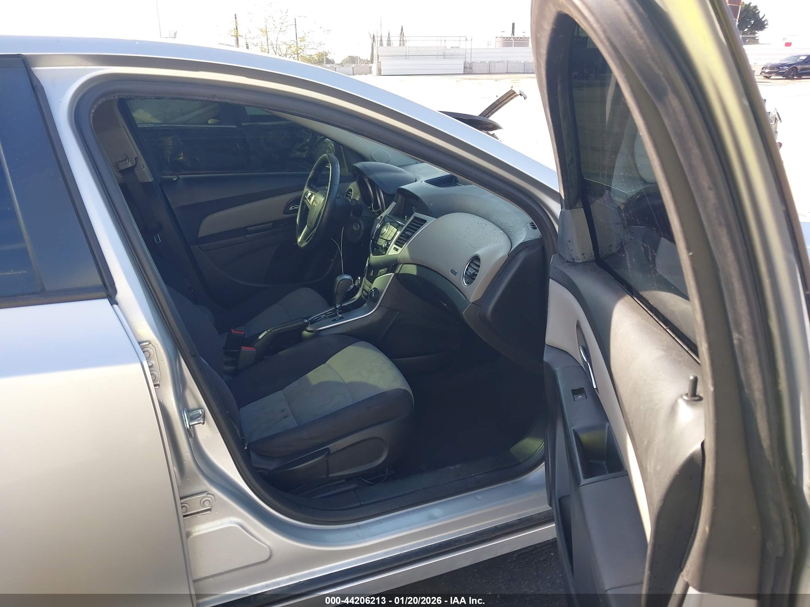 CHEVROLET CRUZE image 5