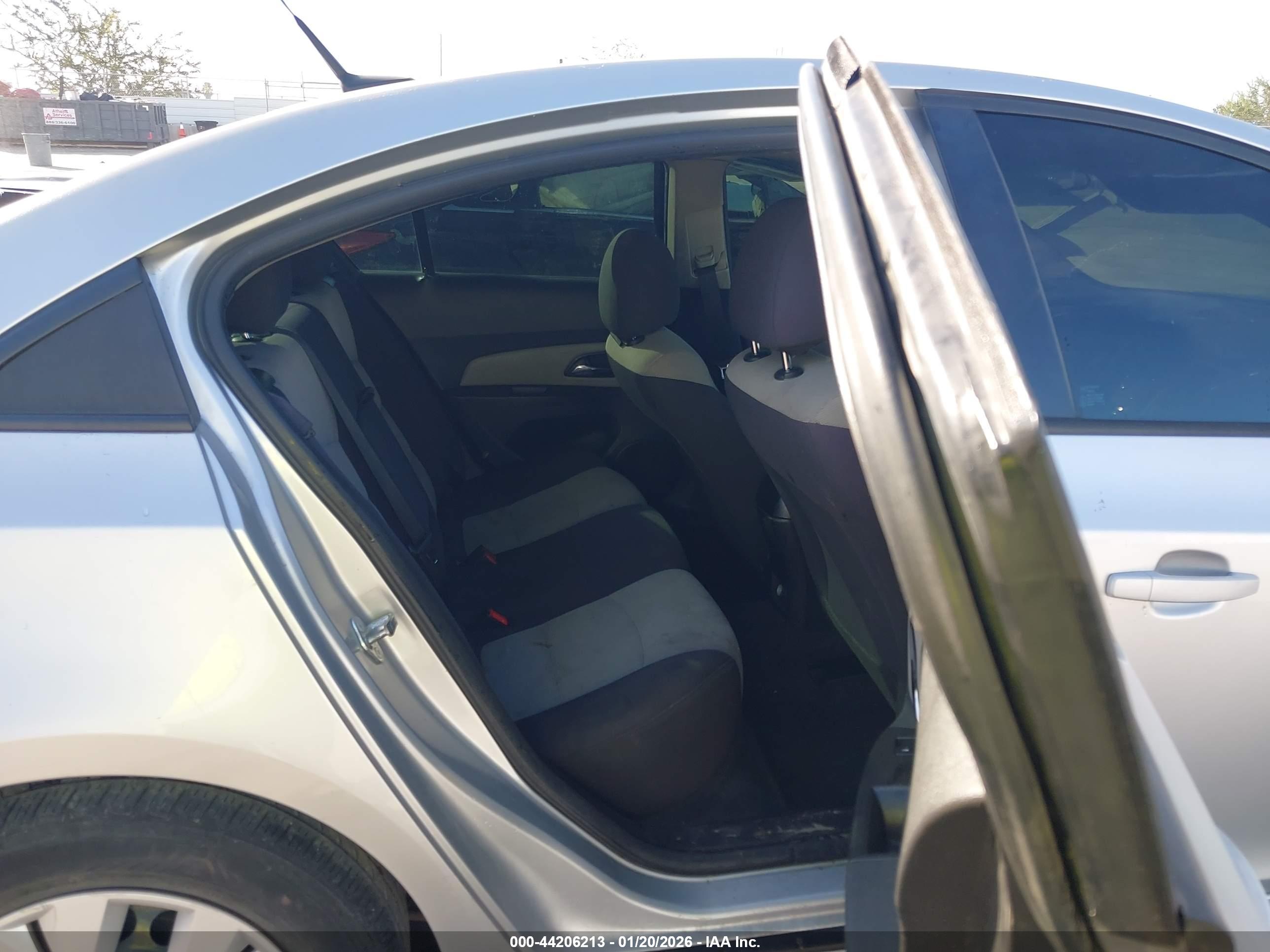 CHEVROLET CRUZE image 8