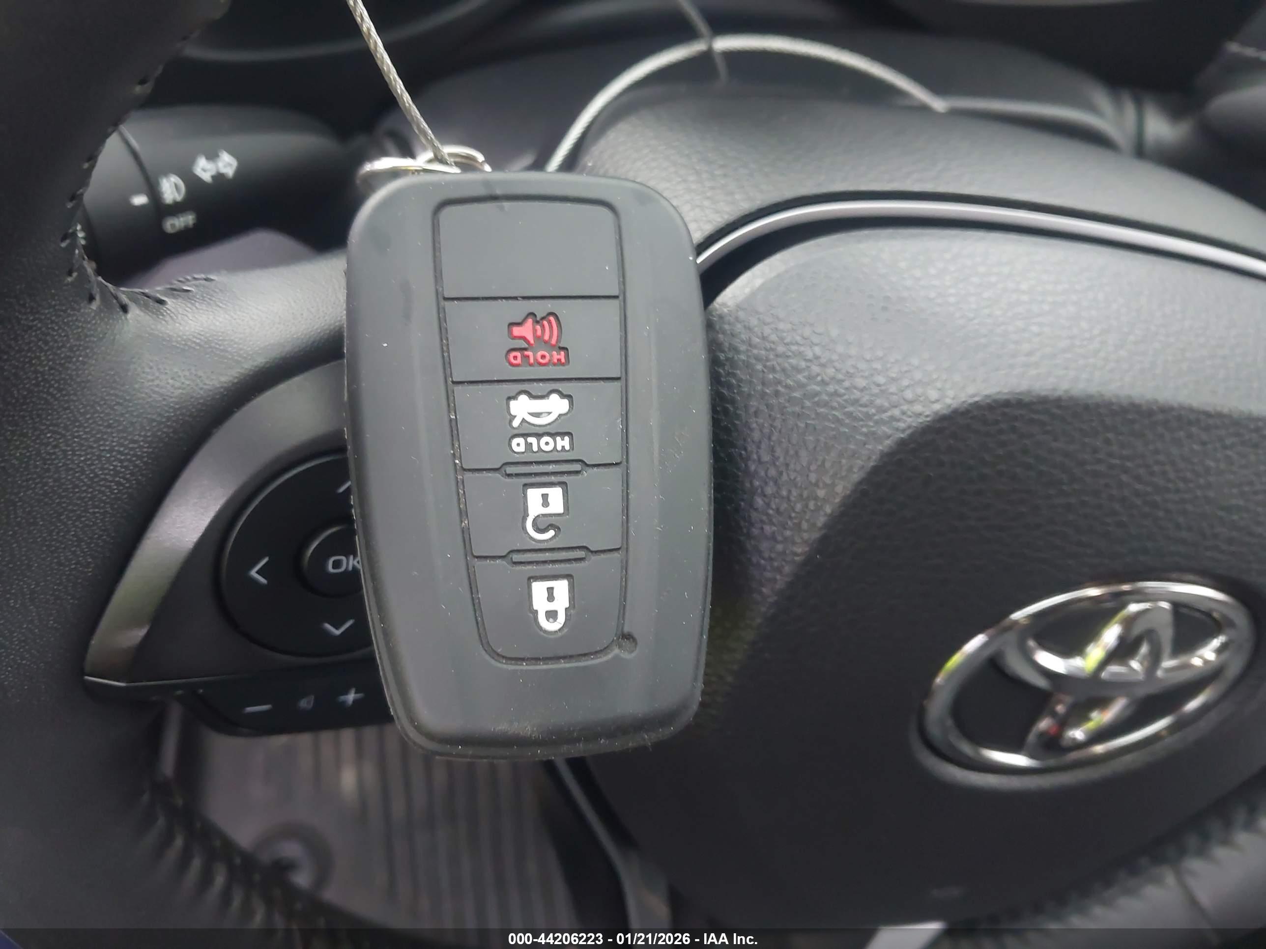 TOYOTA RAV4 image 11
