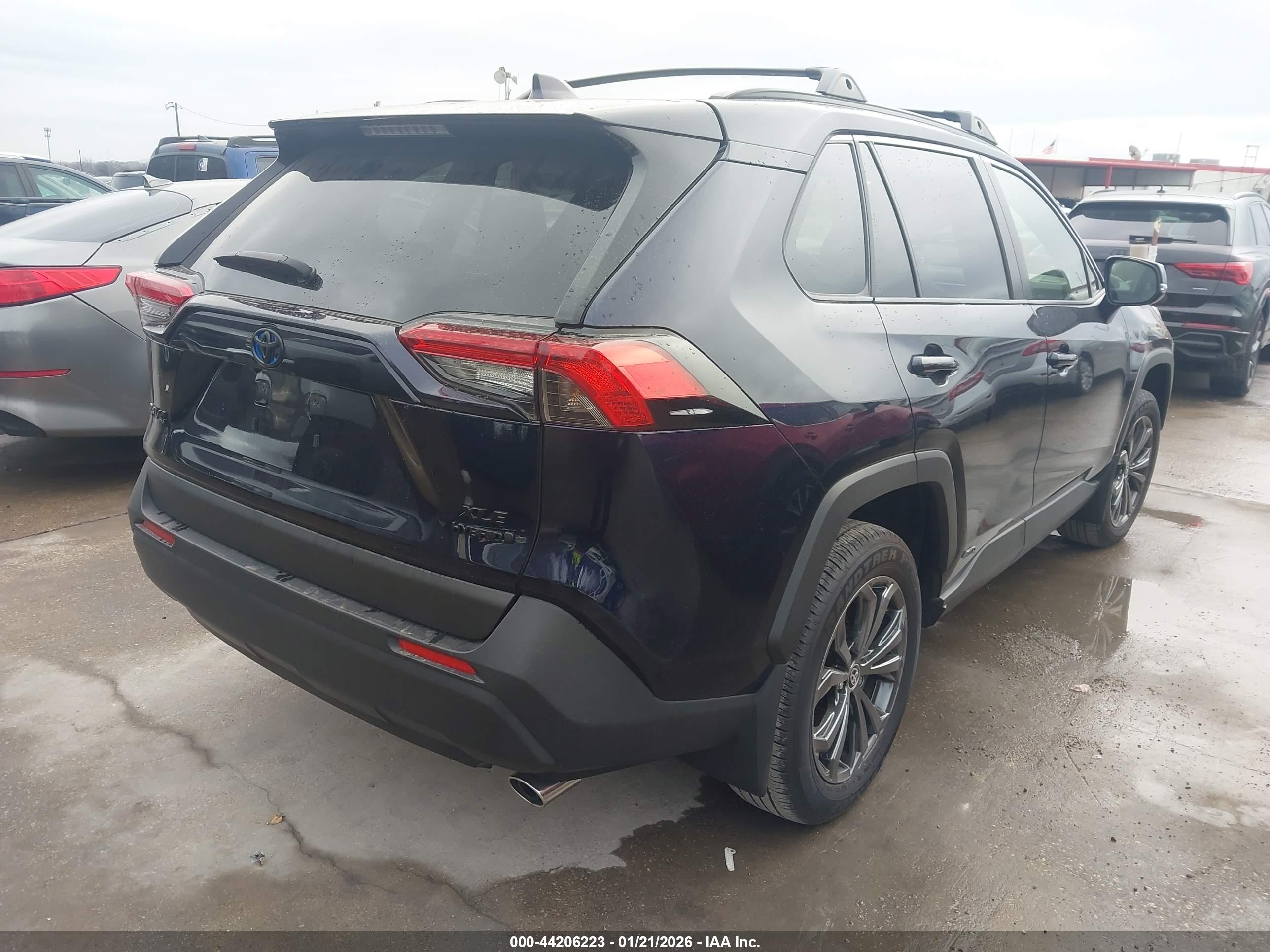TOYOTA RAV4 image 4
