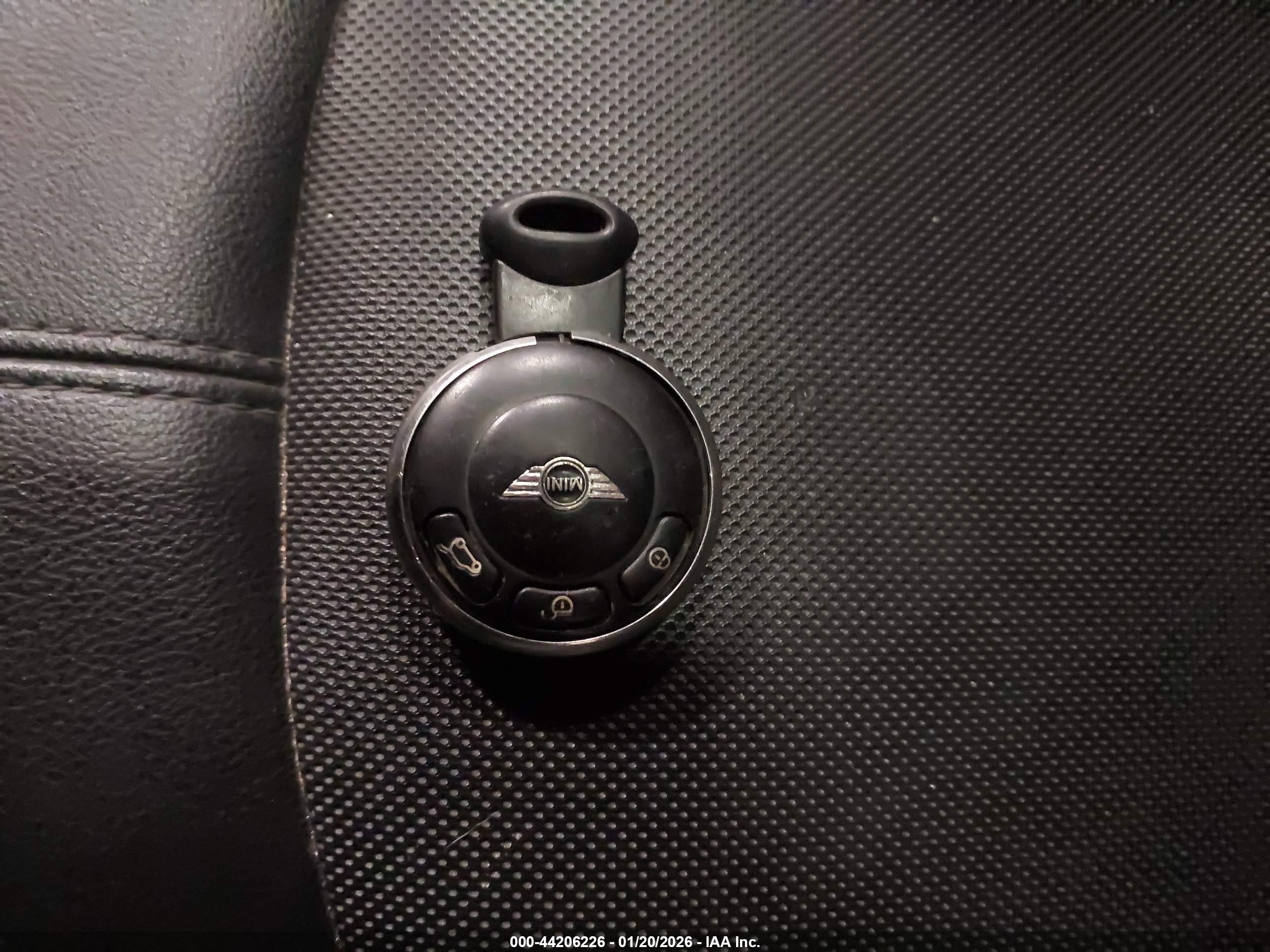 MINI COUNTRYMAN image 11