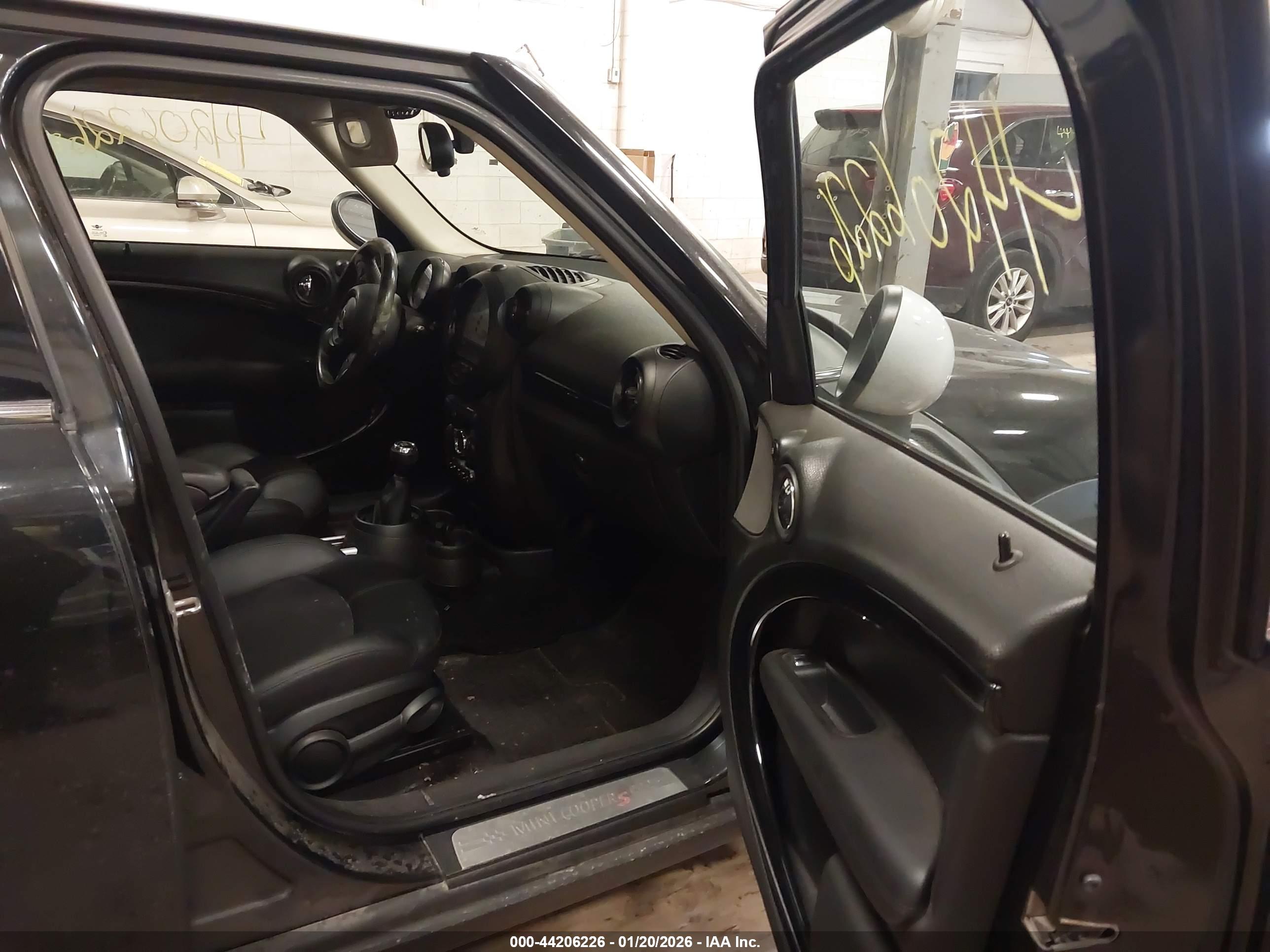 MINI COUNTRYMAN image 5