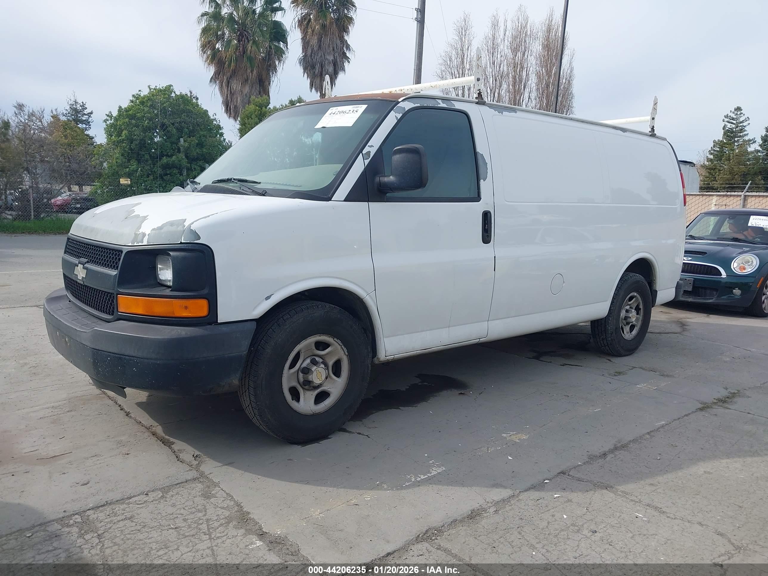 CHEVROLET EXPRESS image 2