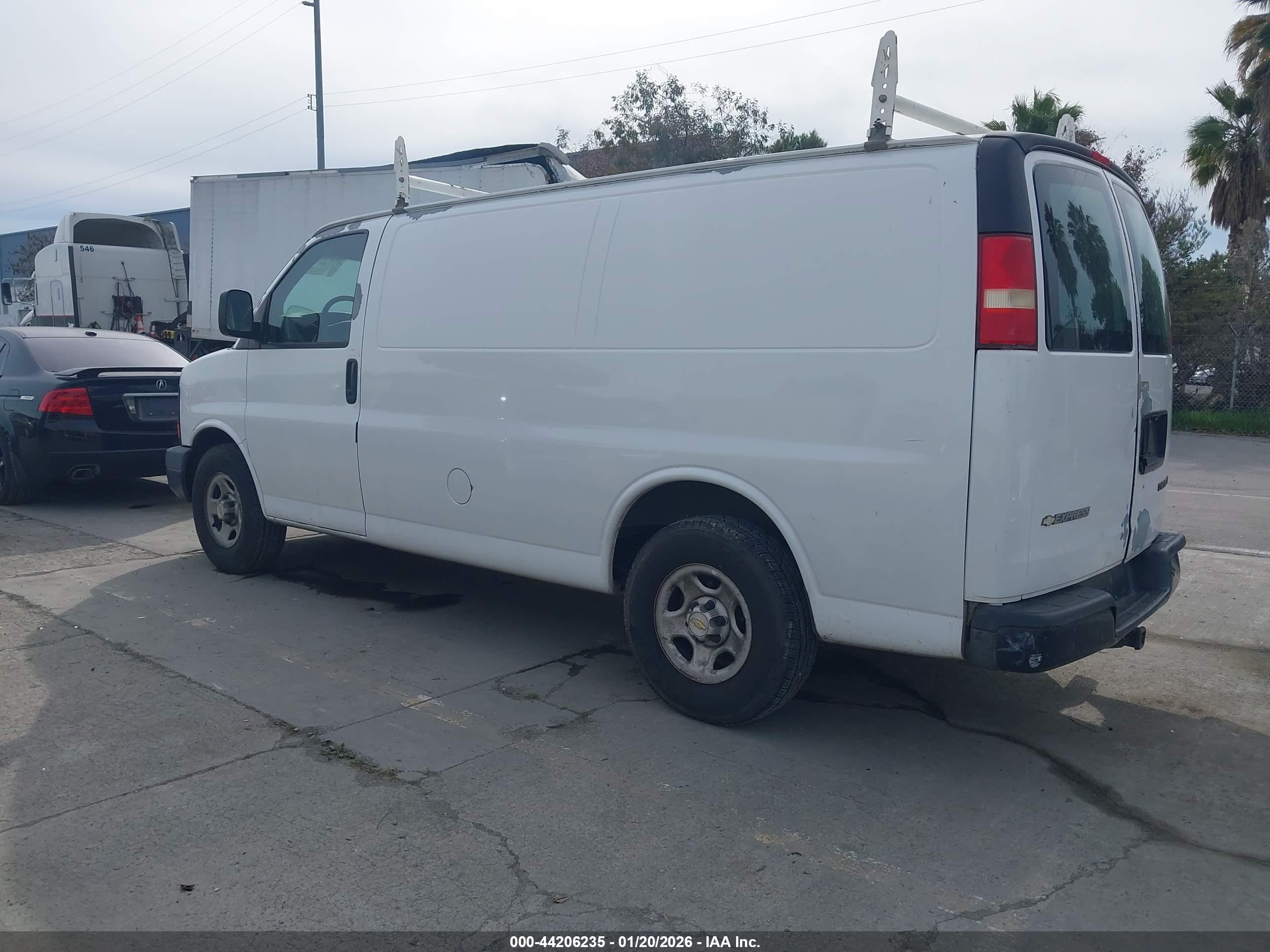 CHEVROLET EXPRESS image 3