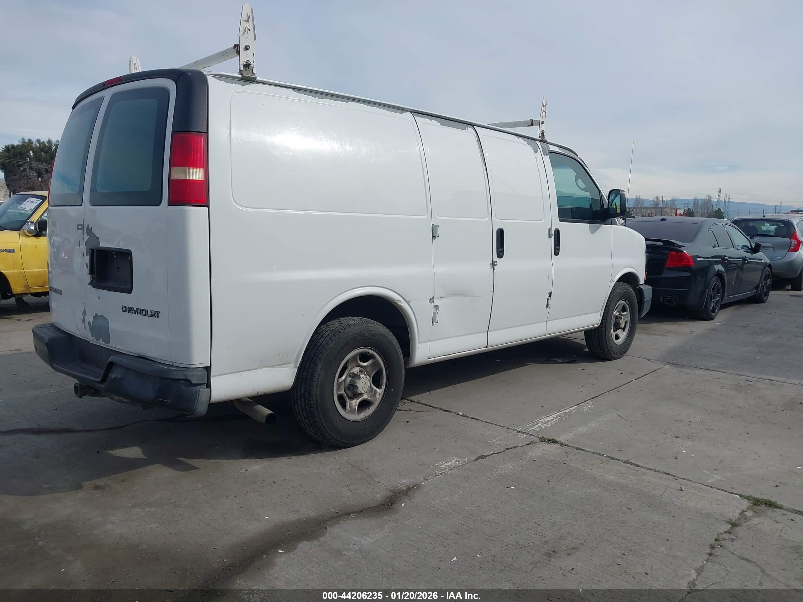 CHEVROLET EXPRESS image 4