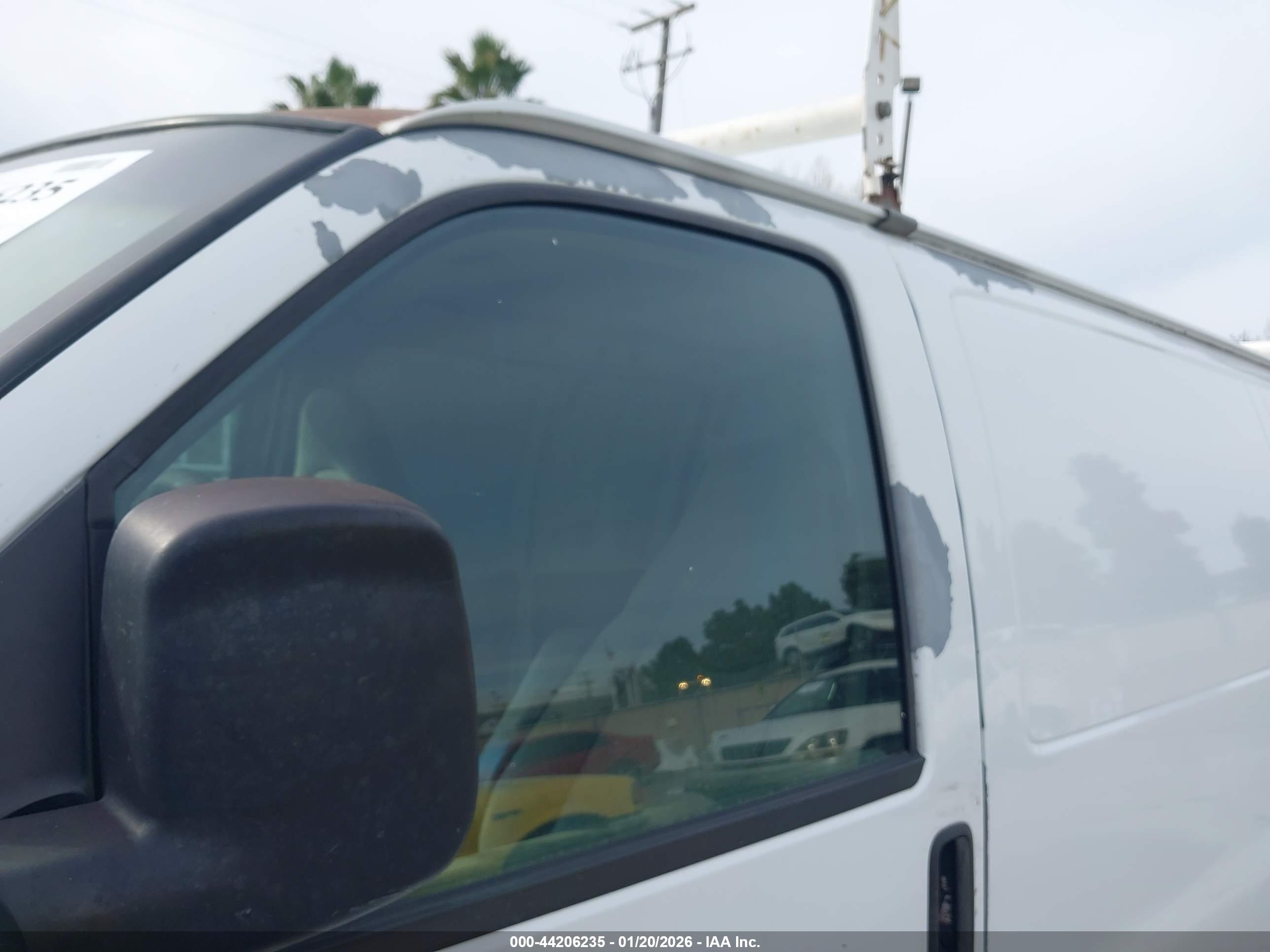 CHEVROLET EXPRESS image 6