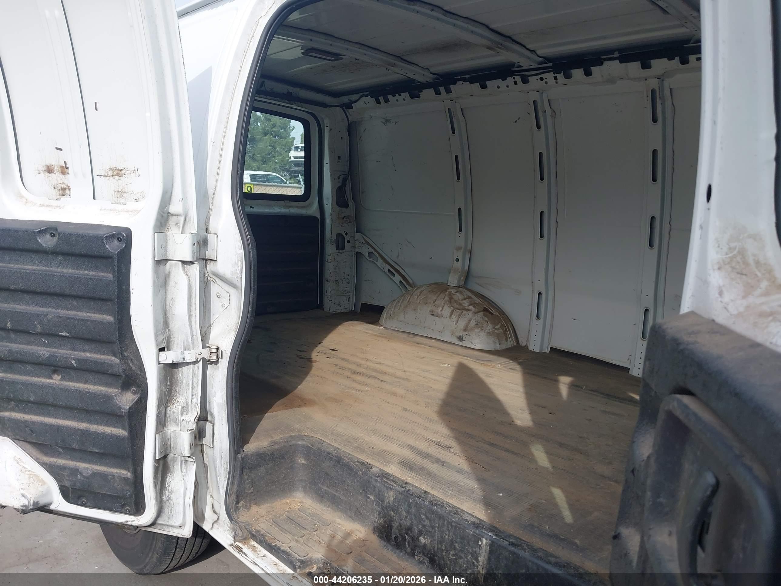 CHEVROLET EXPRESS image 8