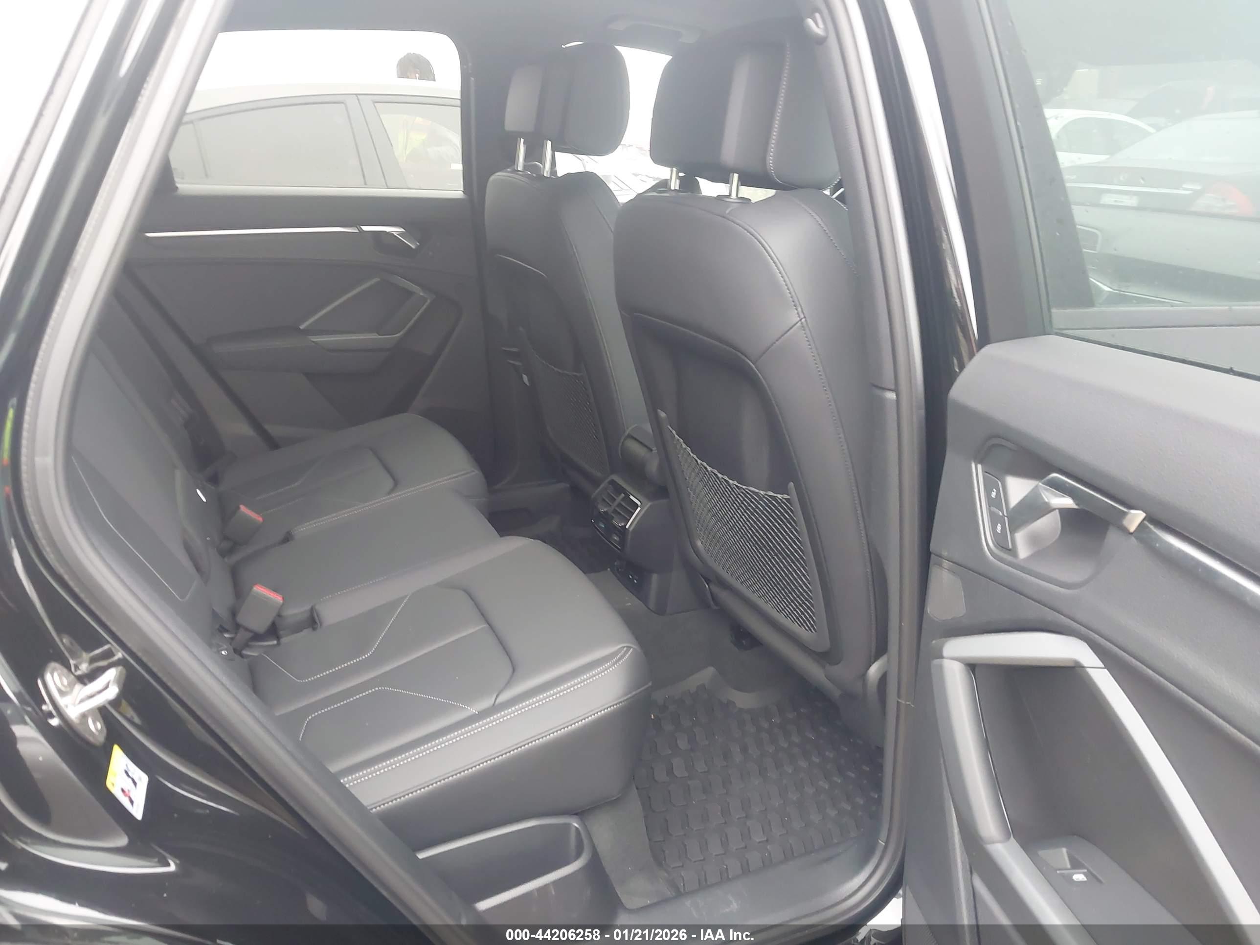 AUDI Q3 image 8