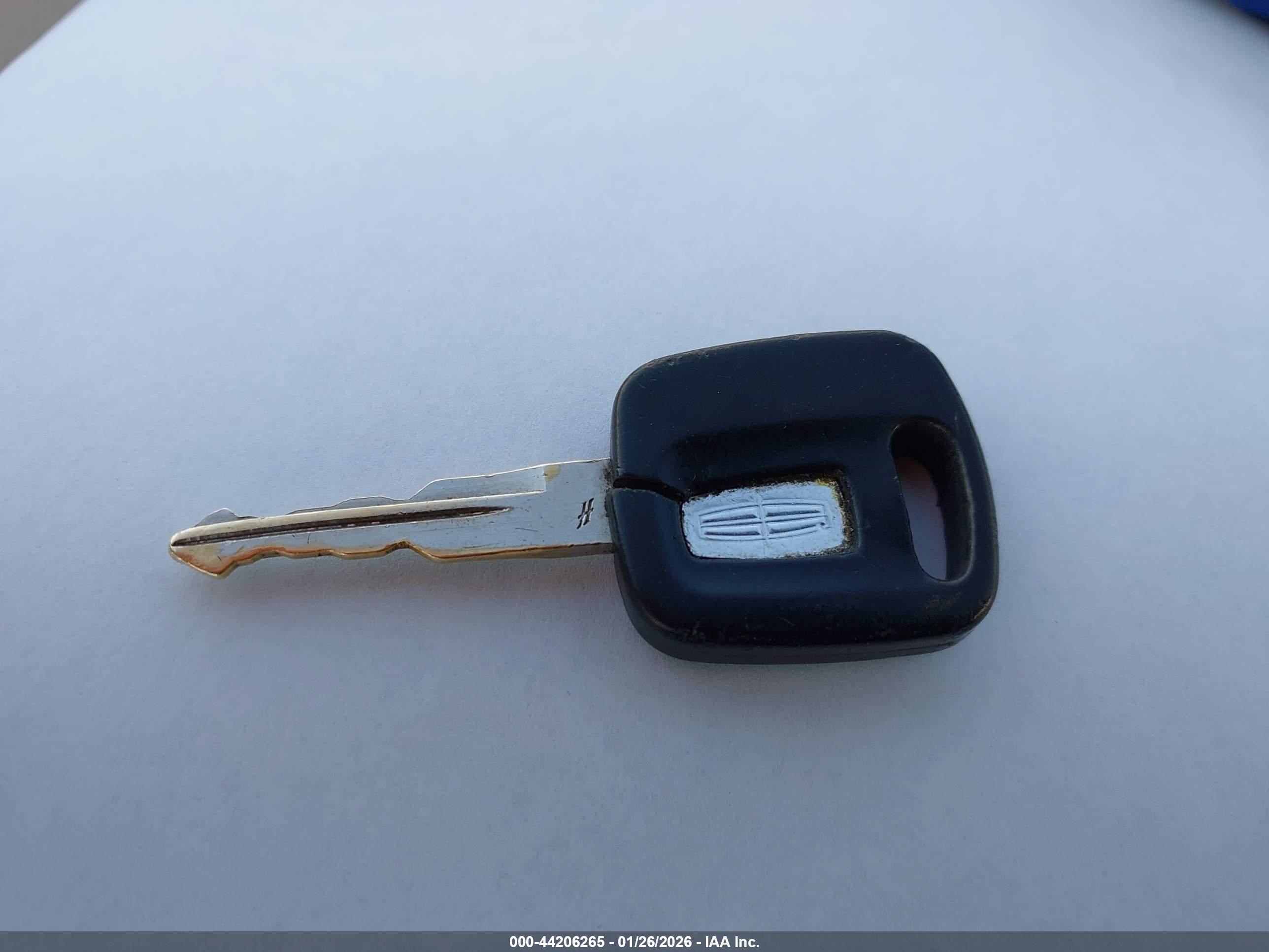 LINCOLN TOWN image 11