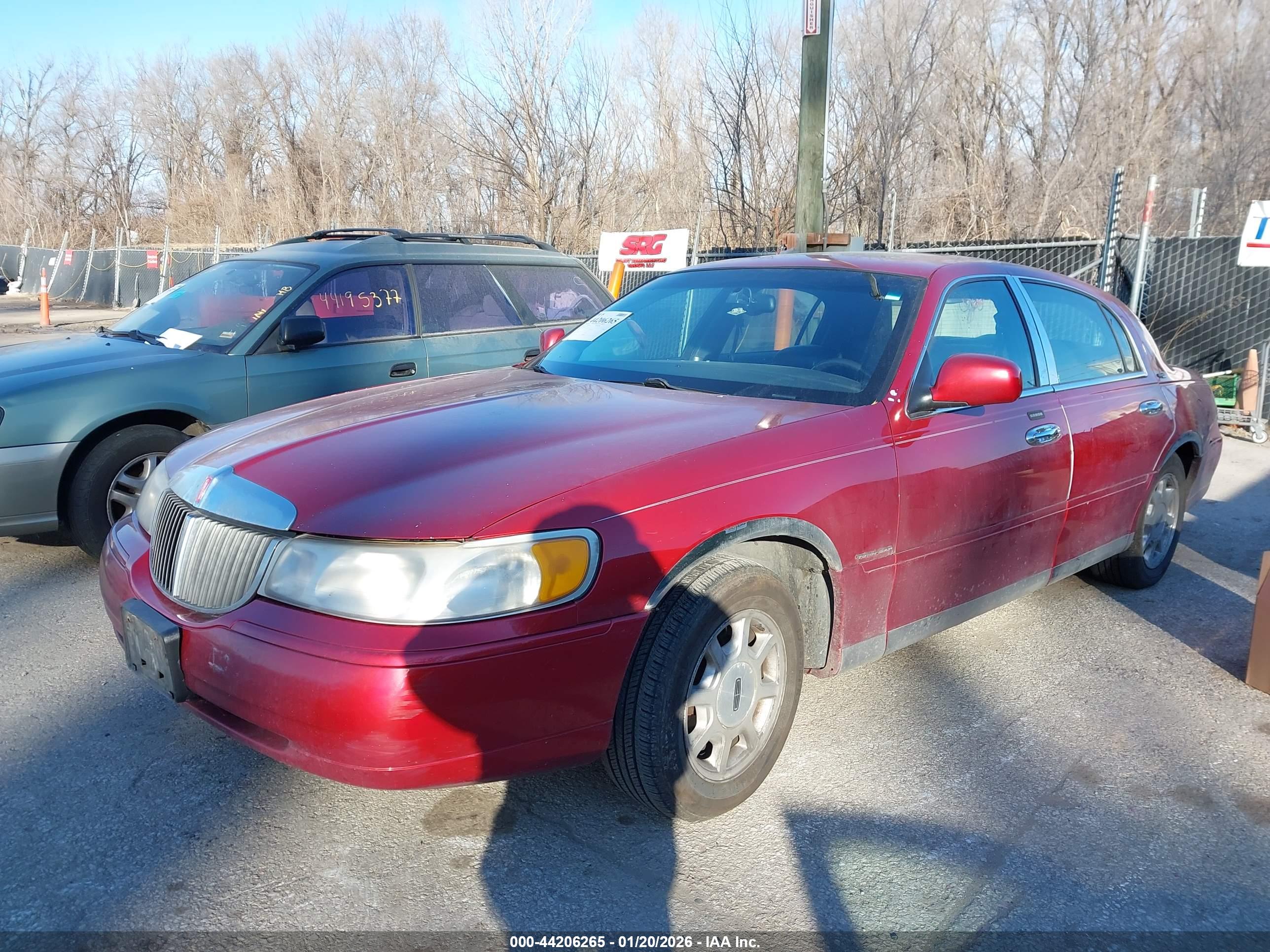 LINCOLN TOWN image 2