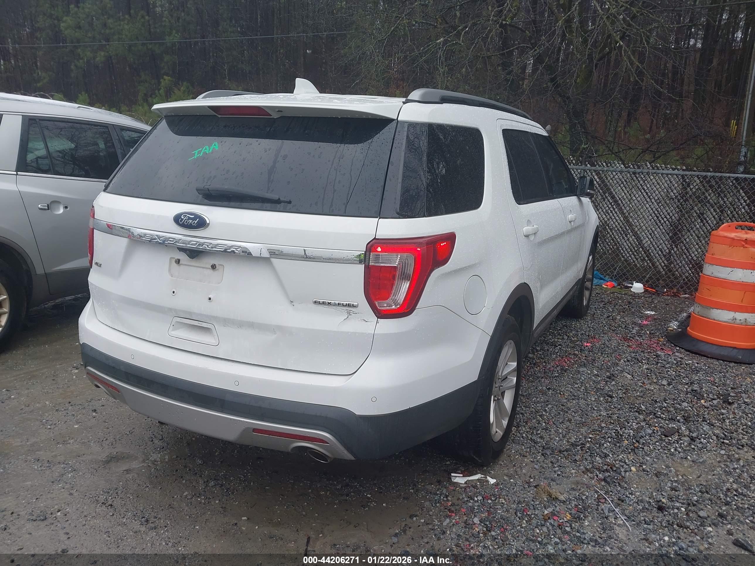FORD EXPLORER image 4