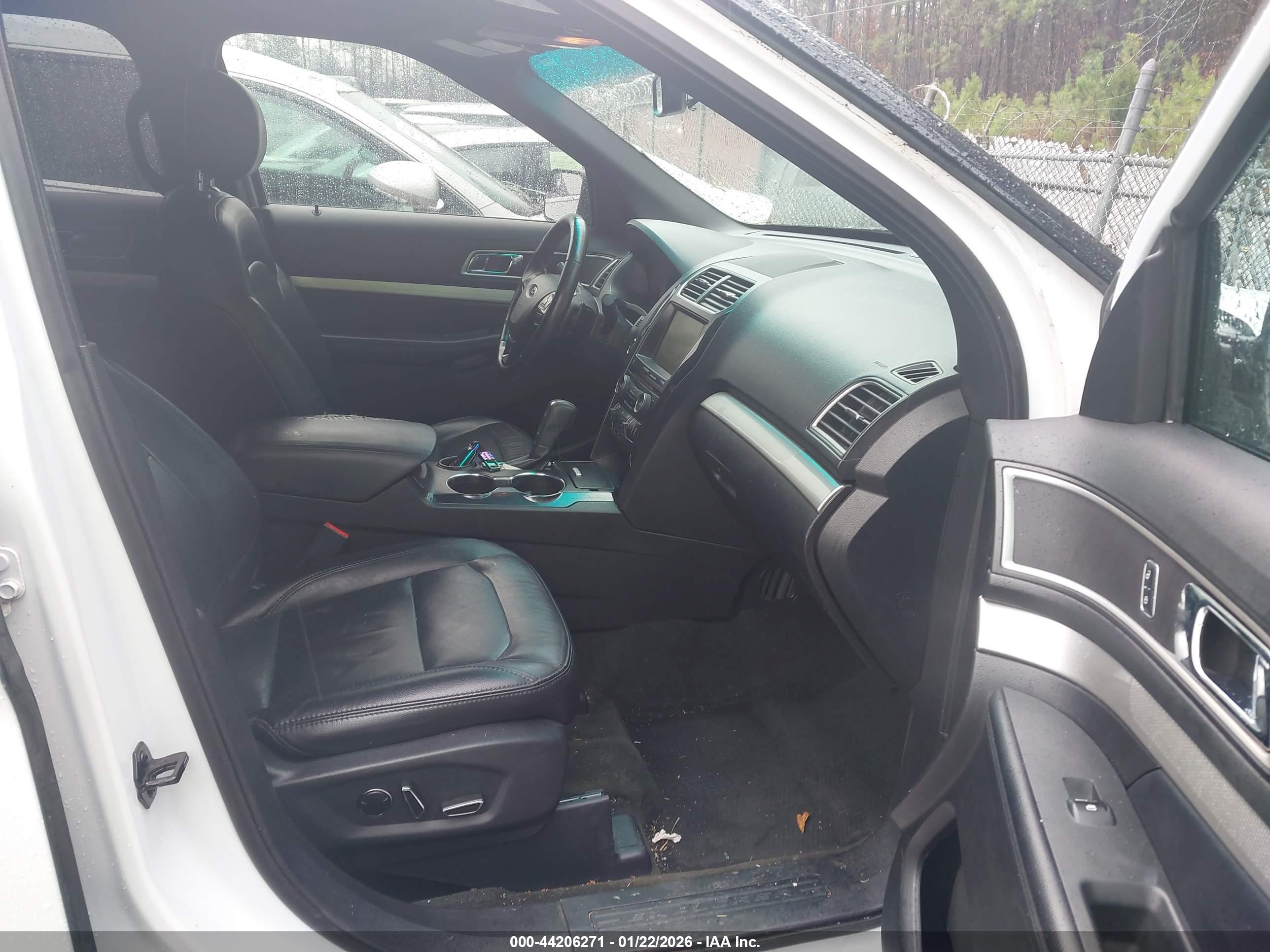 FORD EXPLORER image 5