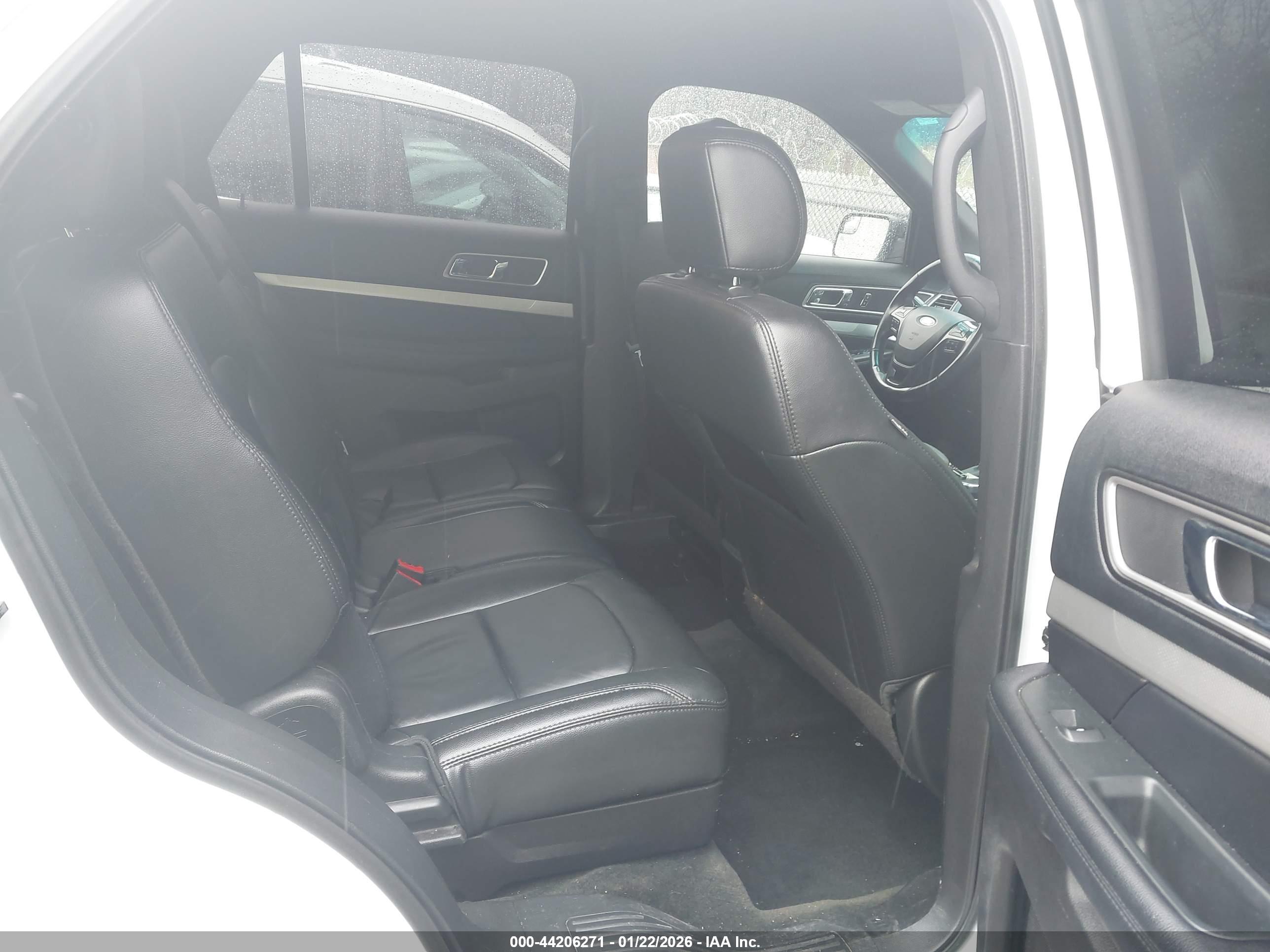 FORD EXPLORER image 8