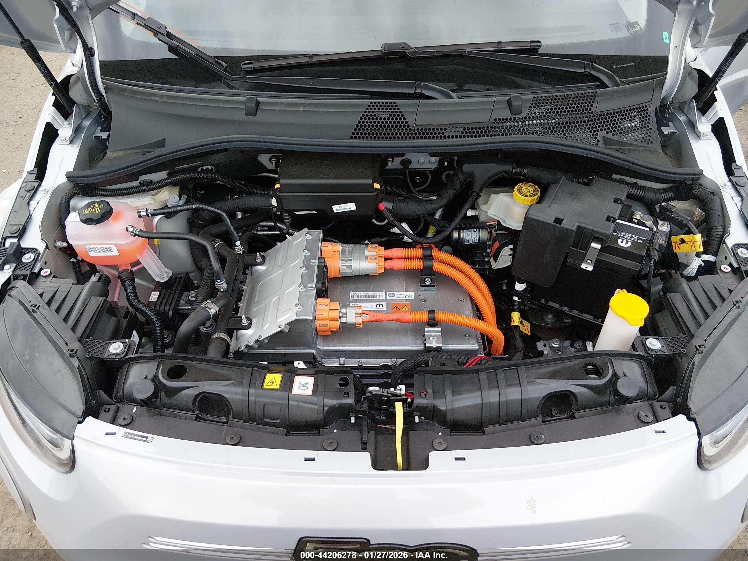 FIAT 500E image 10