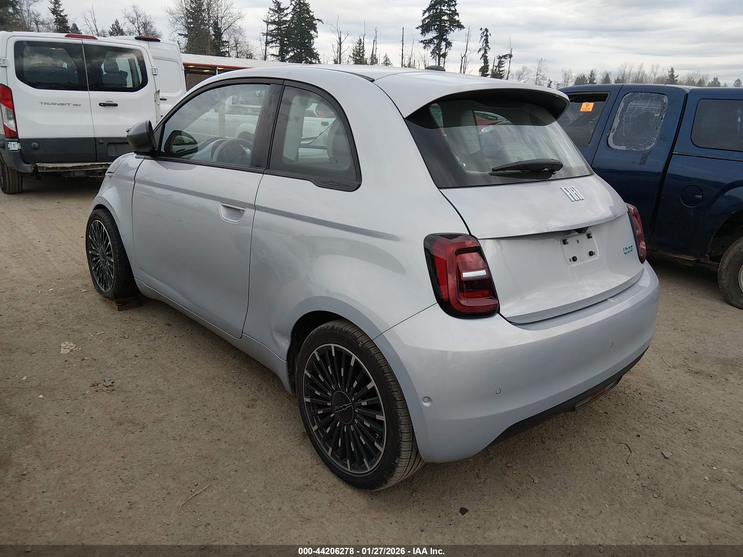 FIAT 500E image 3