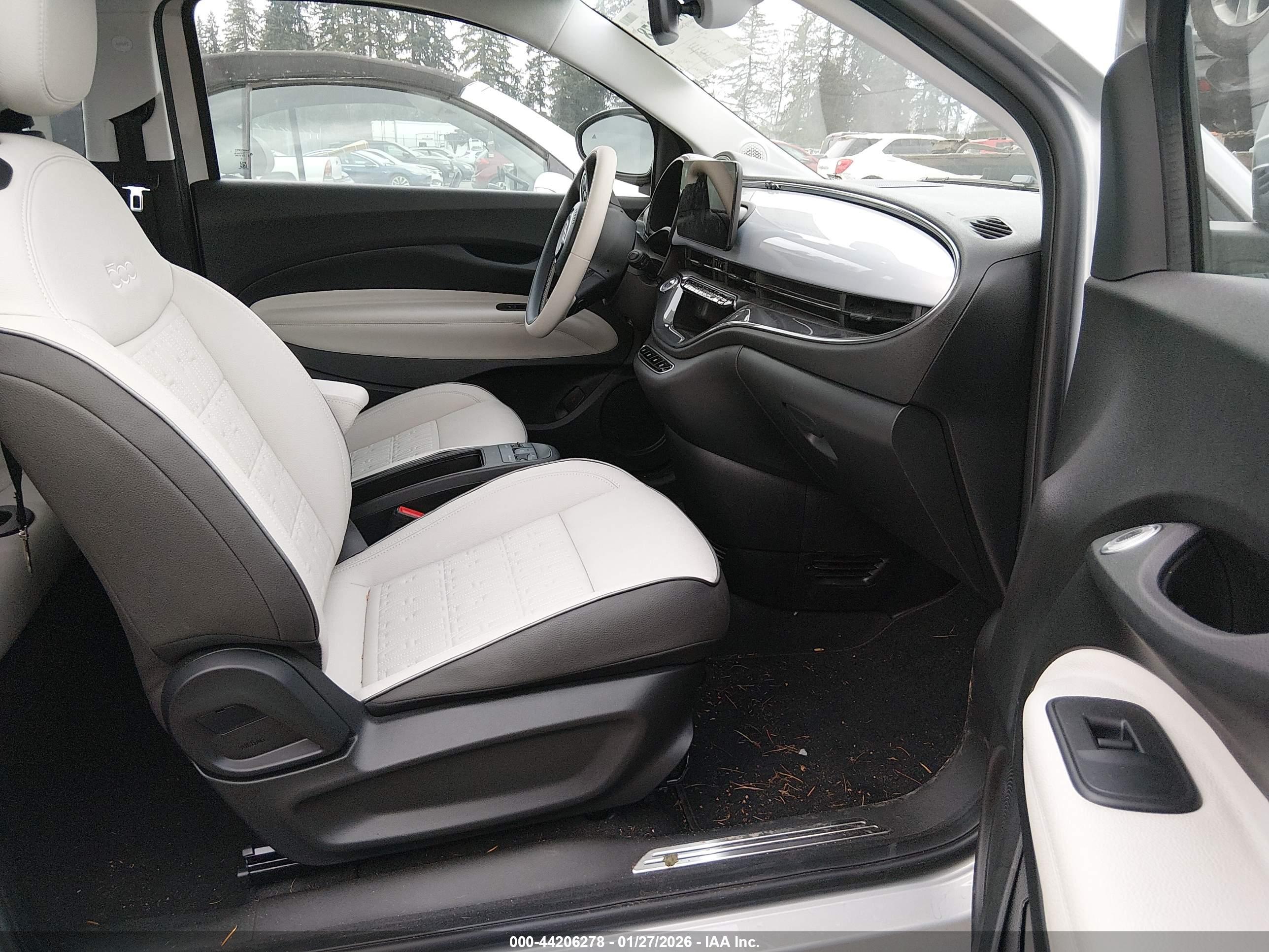 FIAT 500E image 5