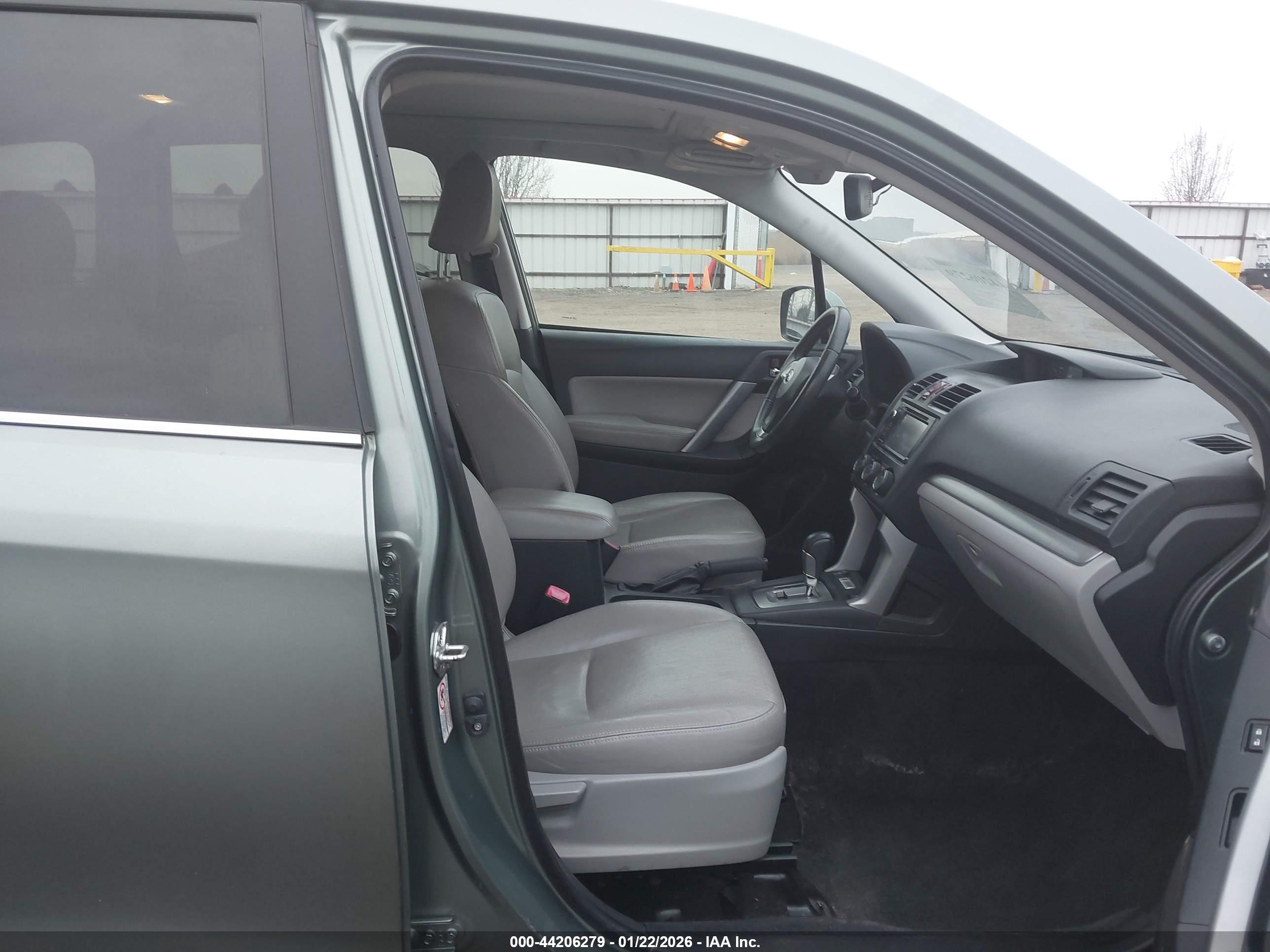 SUBARU FORESTER image 5