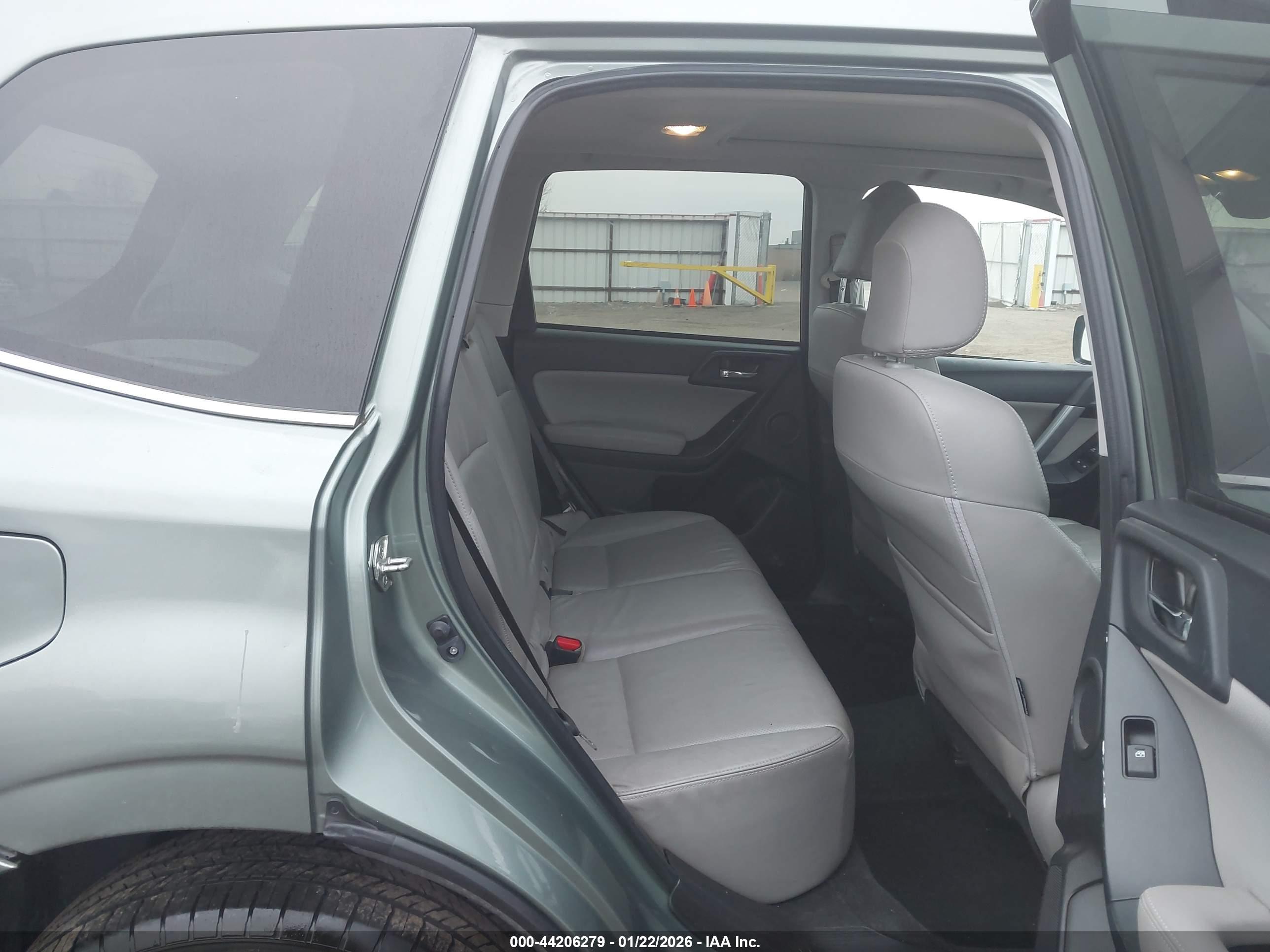 SUBARU FORESTER image 8