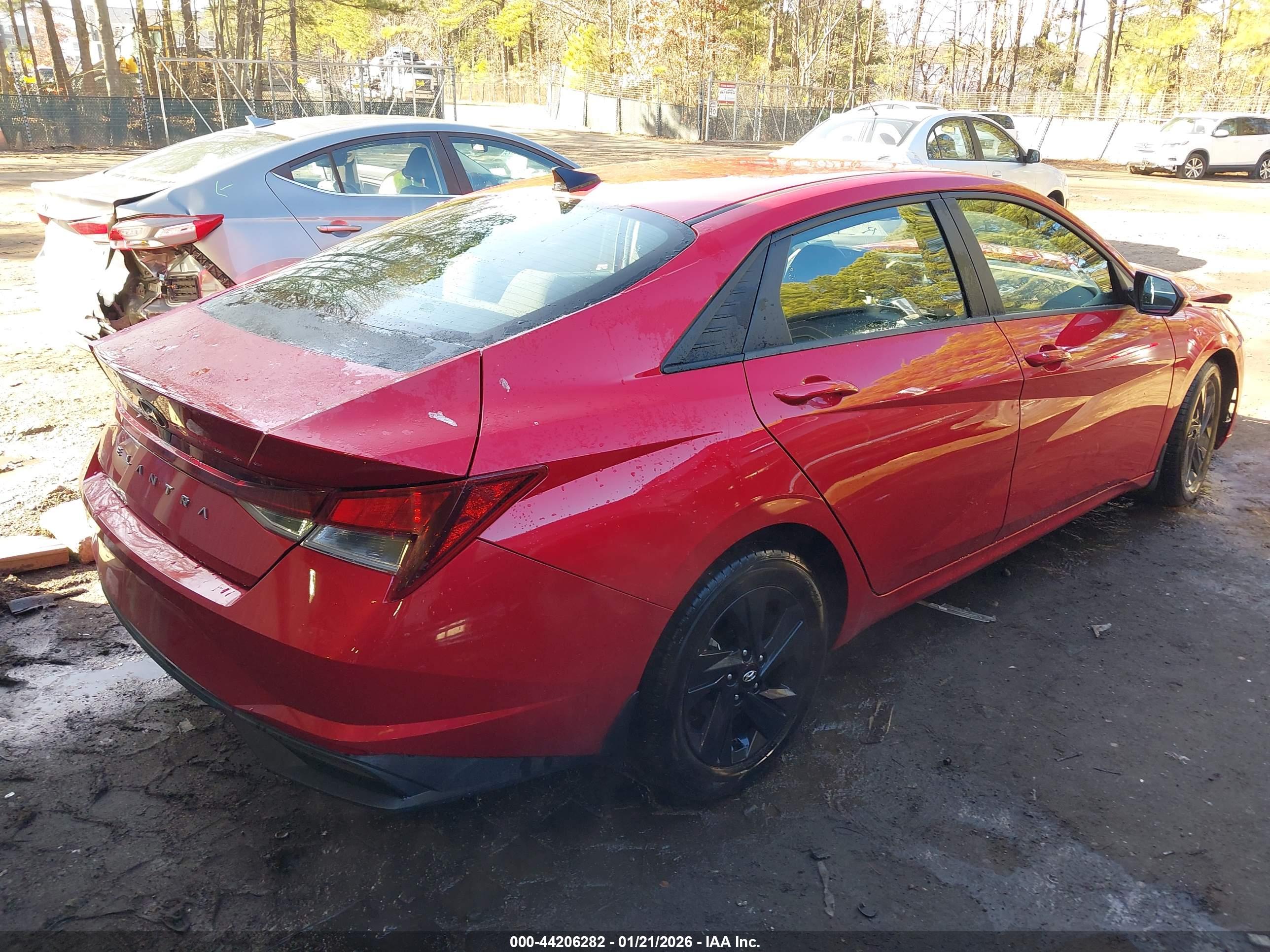 HYUNDAI ELANTRA image 4