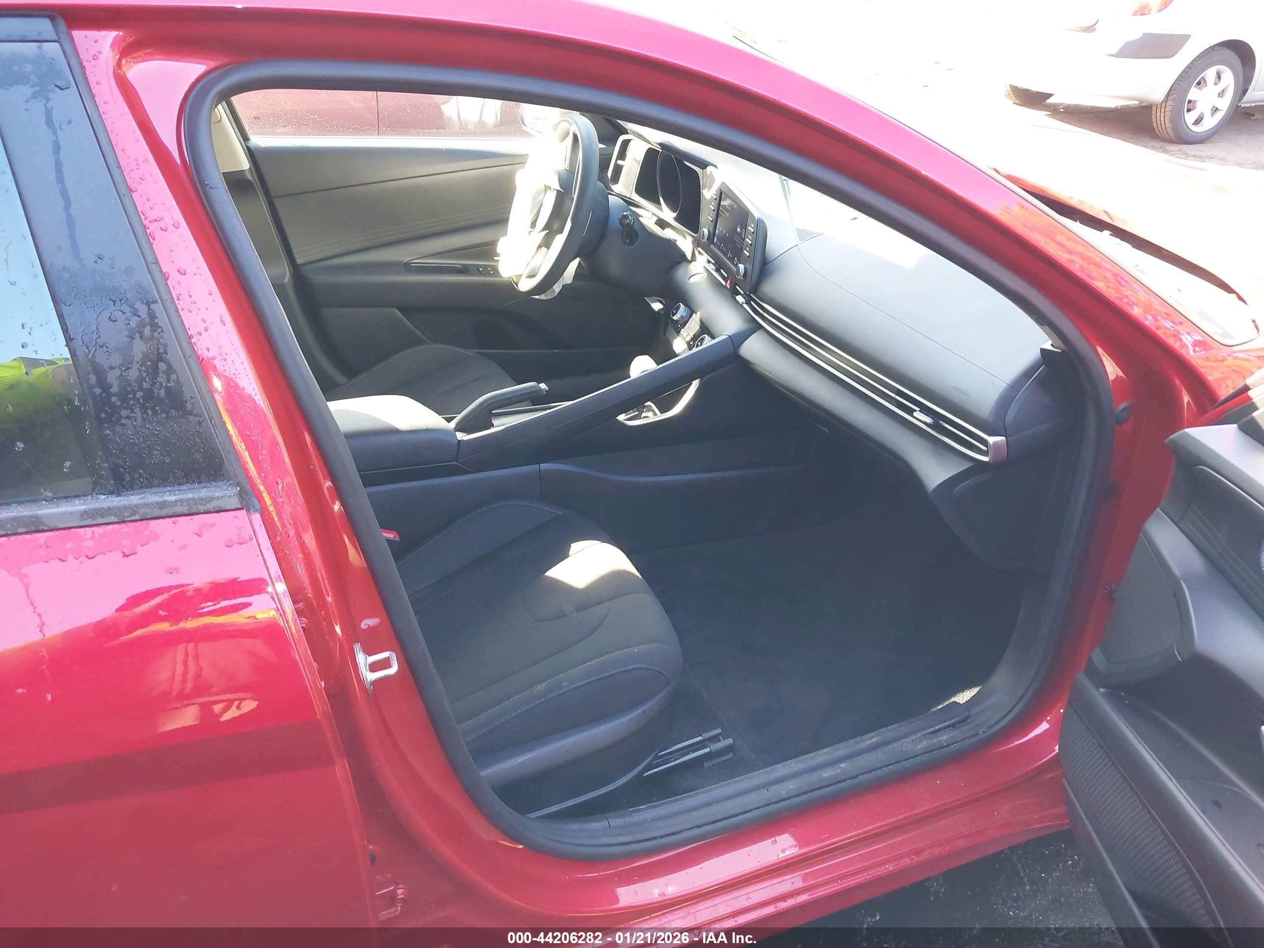 HYUNDAI ELANTRA image 5