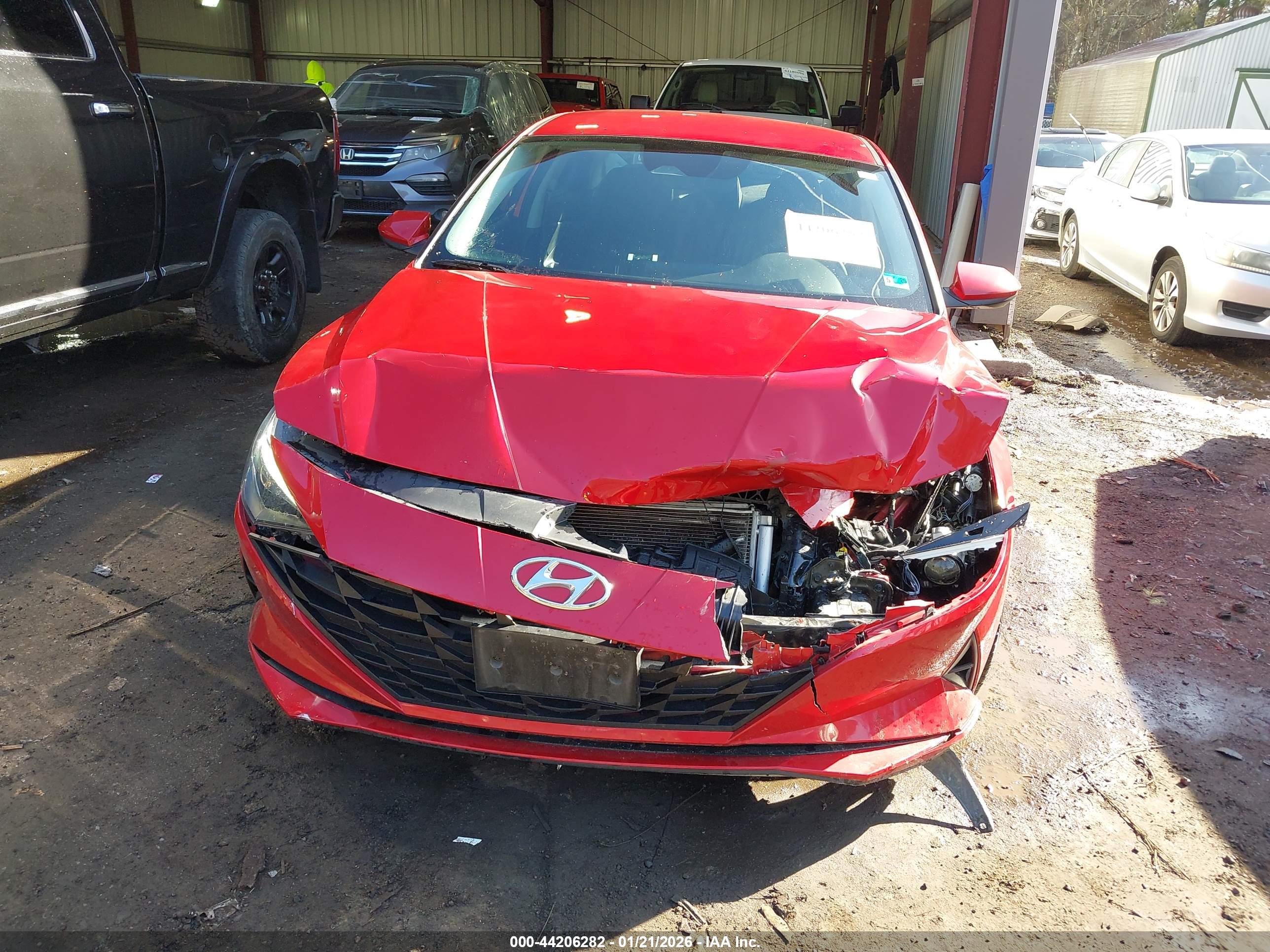 HYUNDAI ELANTRA image 6