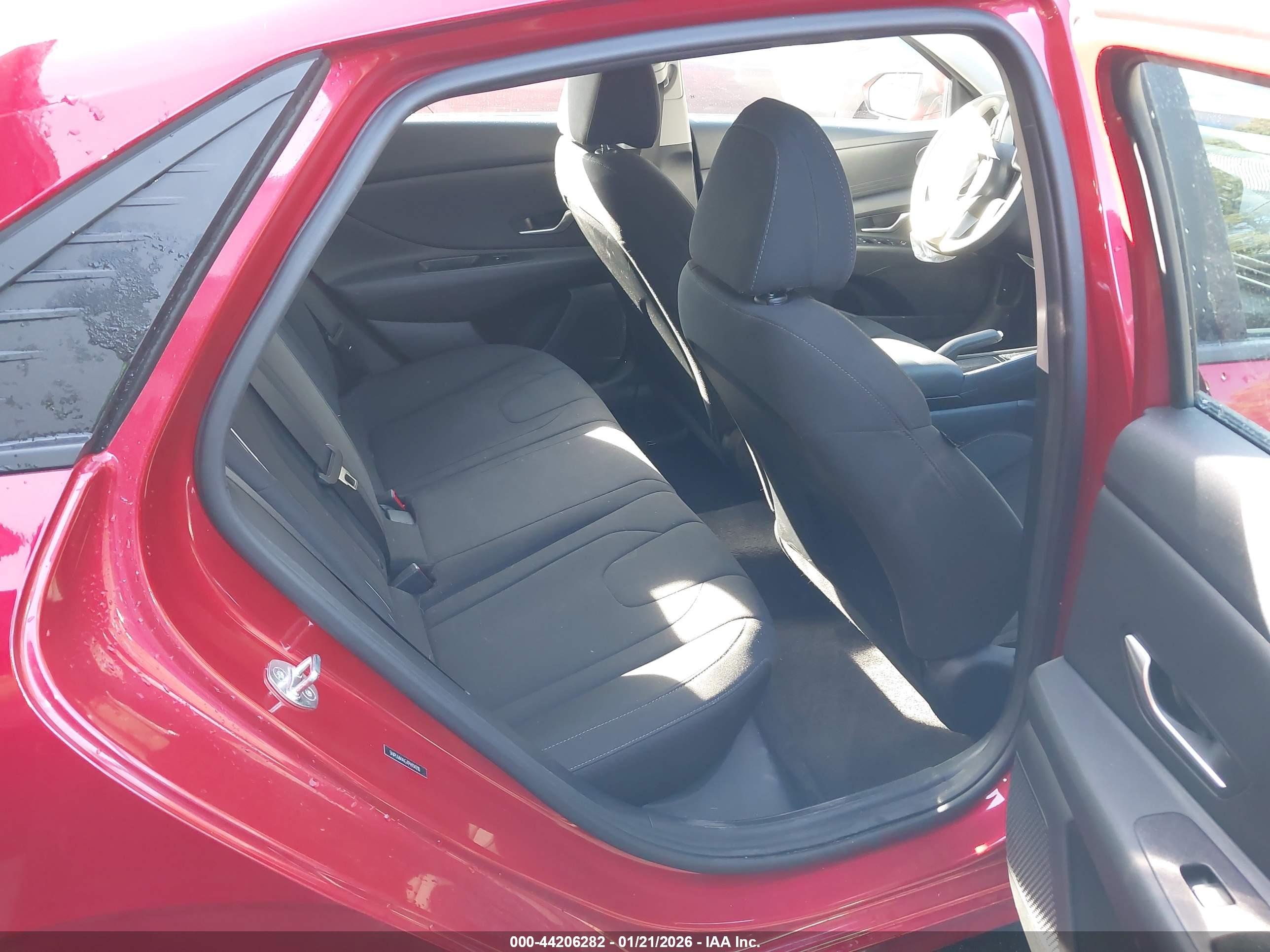 HYUNDAI ELANTRA image 8