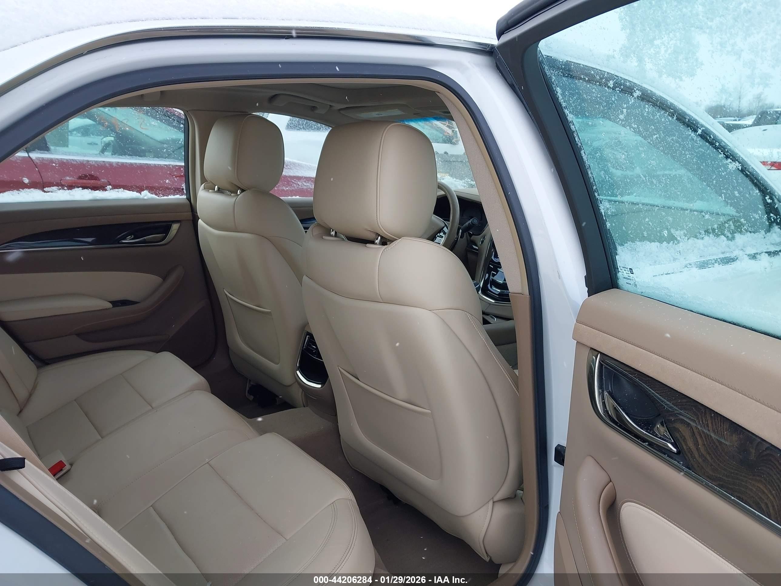 CADILLAC CTS image 8