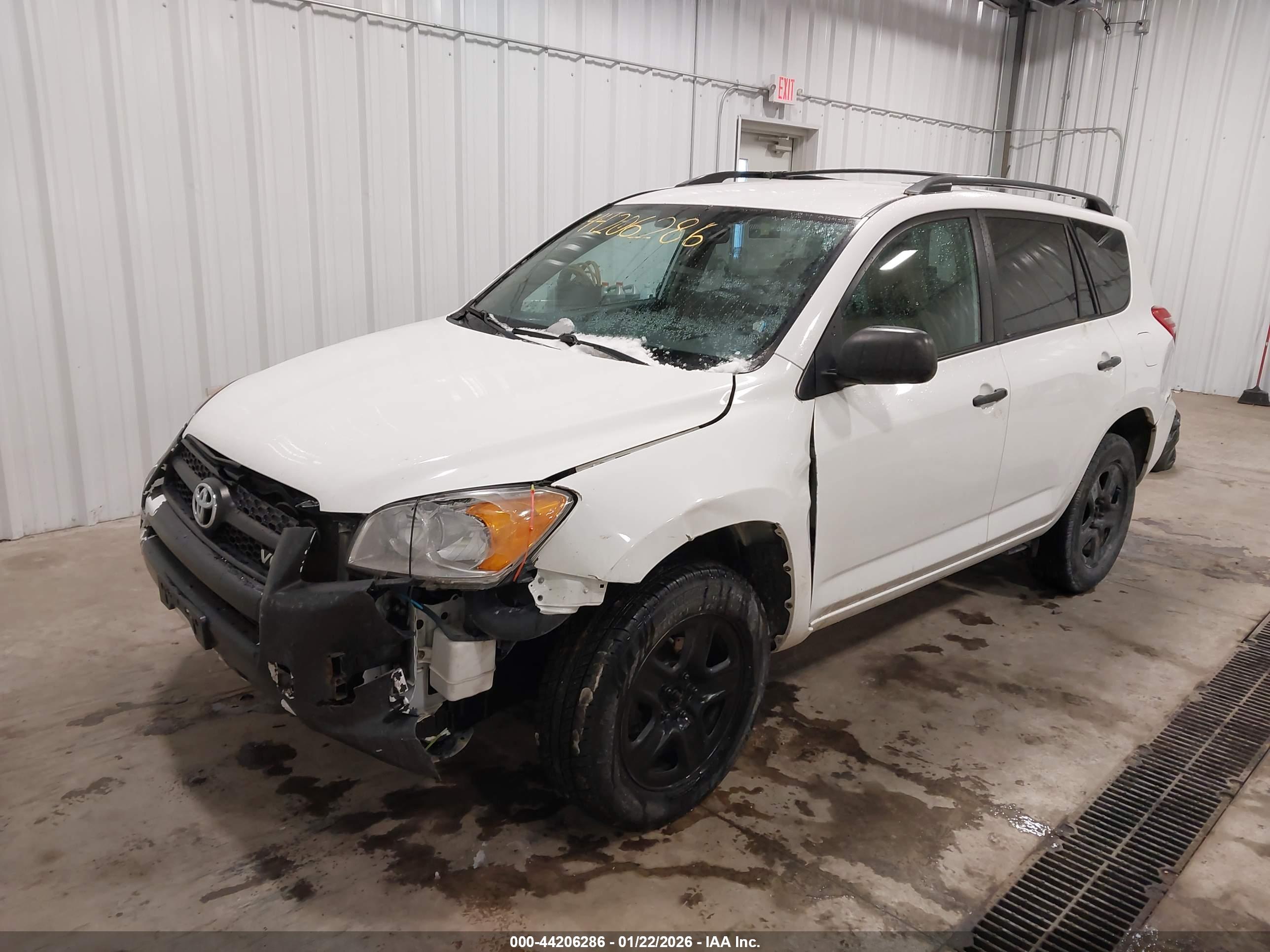 TOYOTA RAV4 image 2