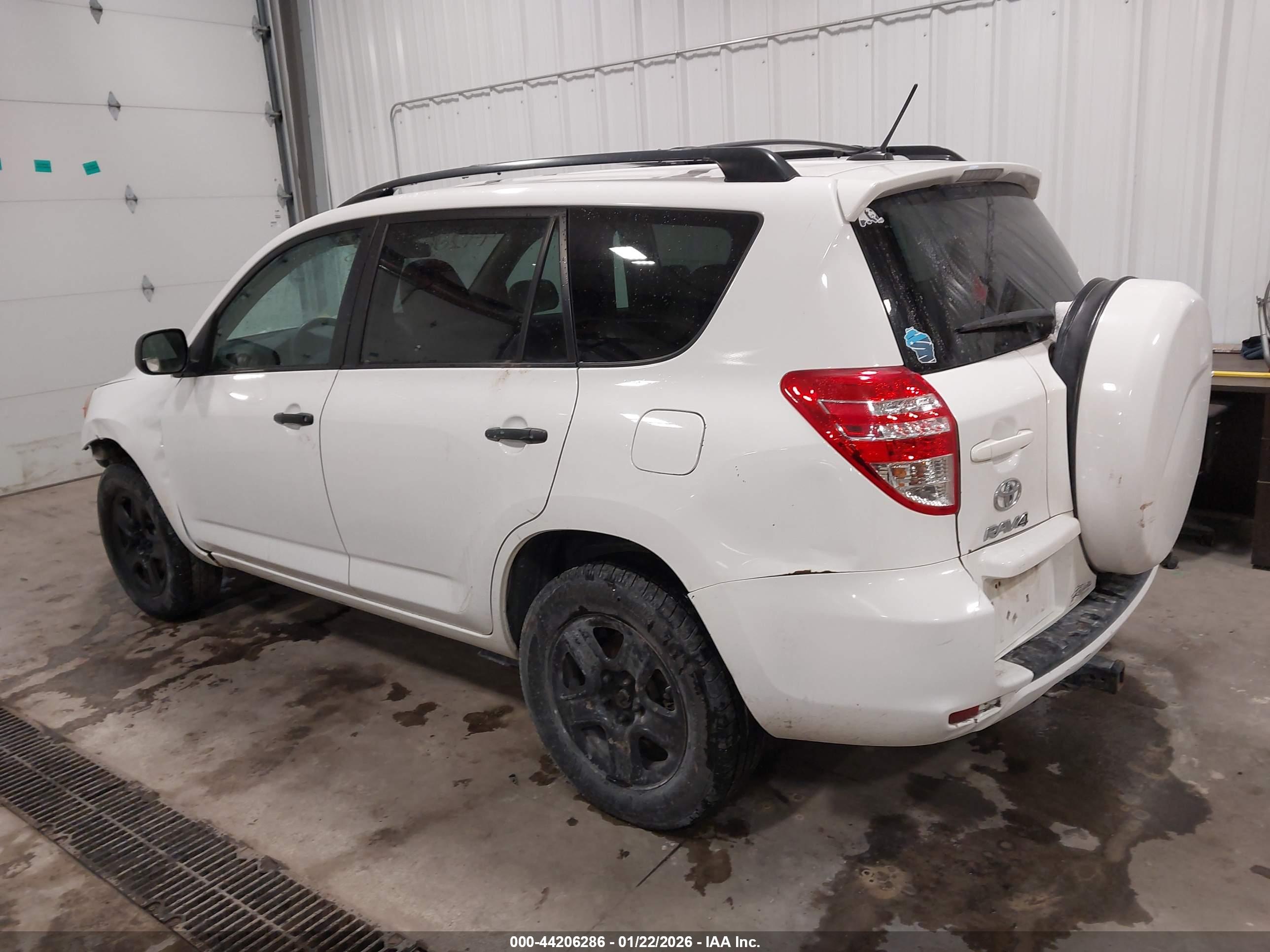TOYOTA RAV4 image 3
