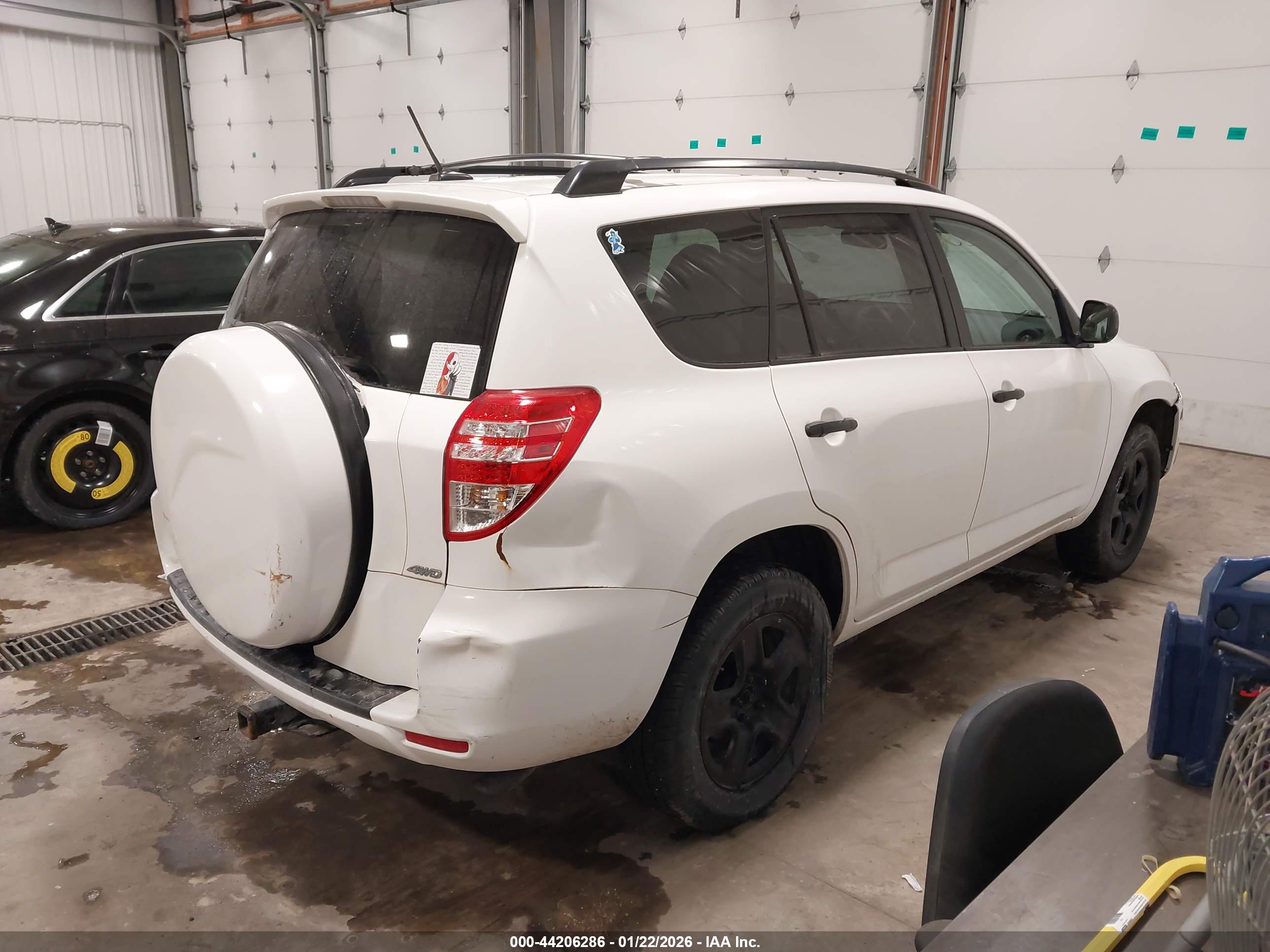 TOYOTA RAV4 image 4