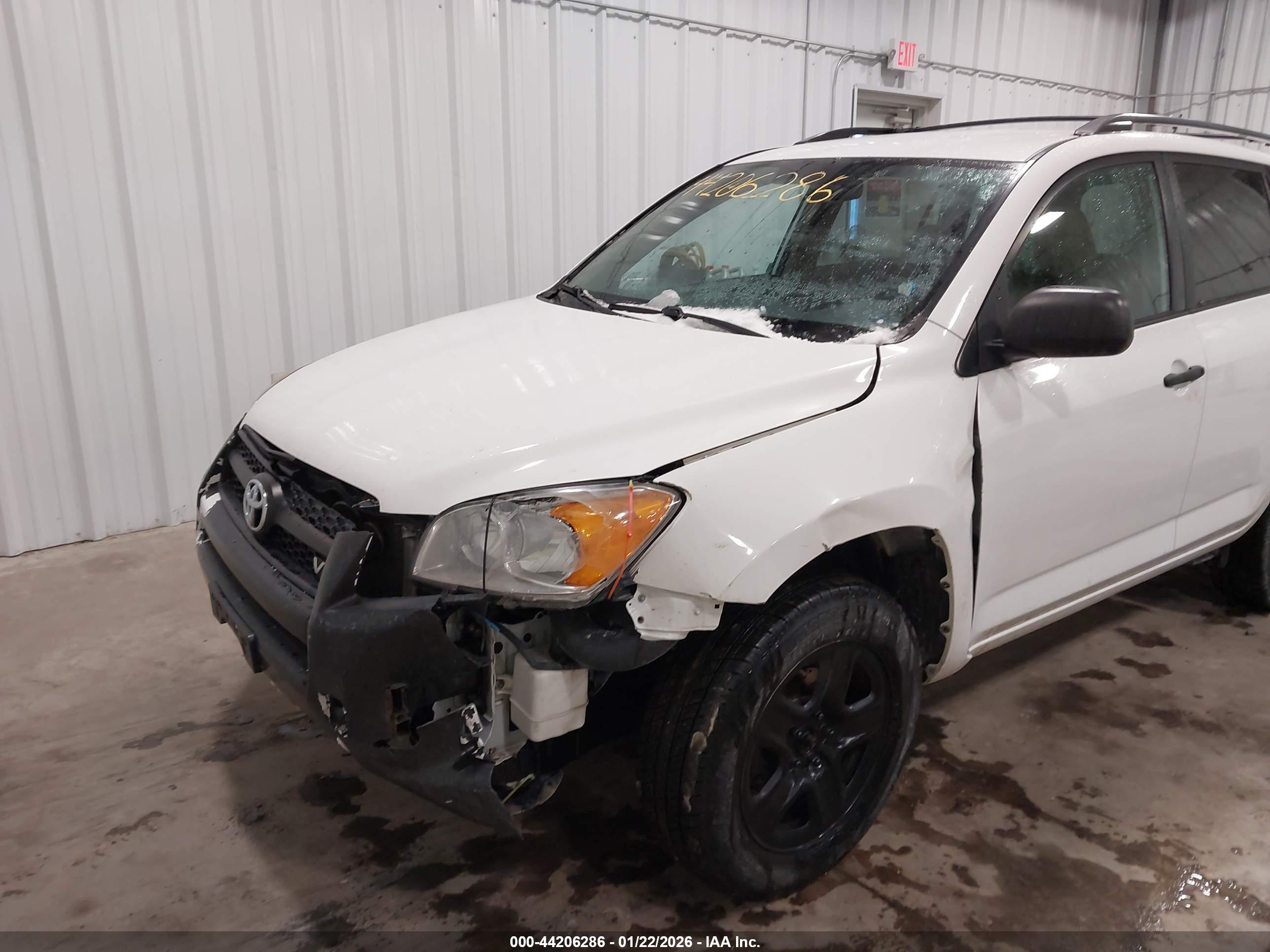 TOYOTA RAV4 image 6