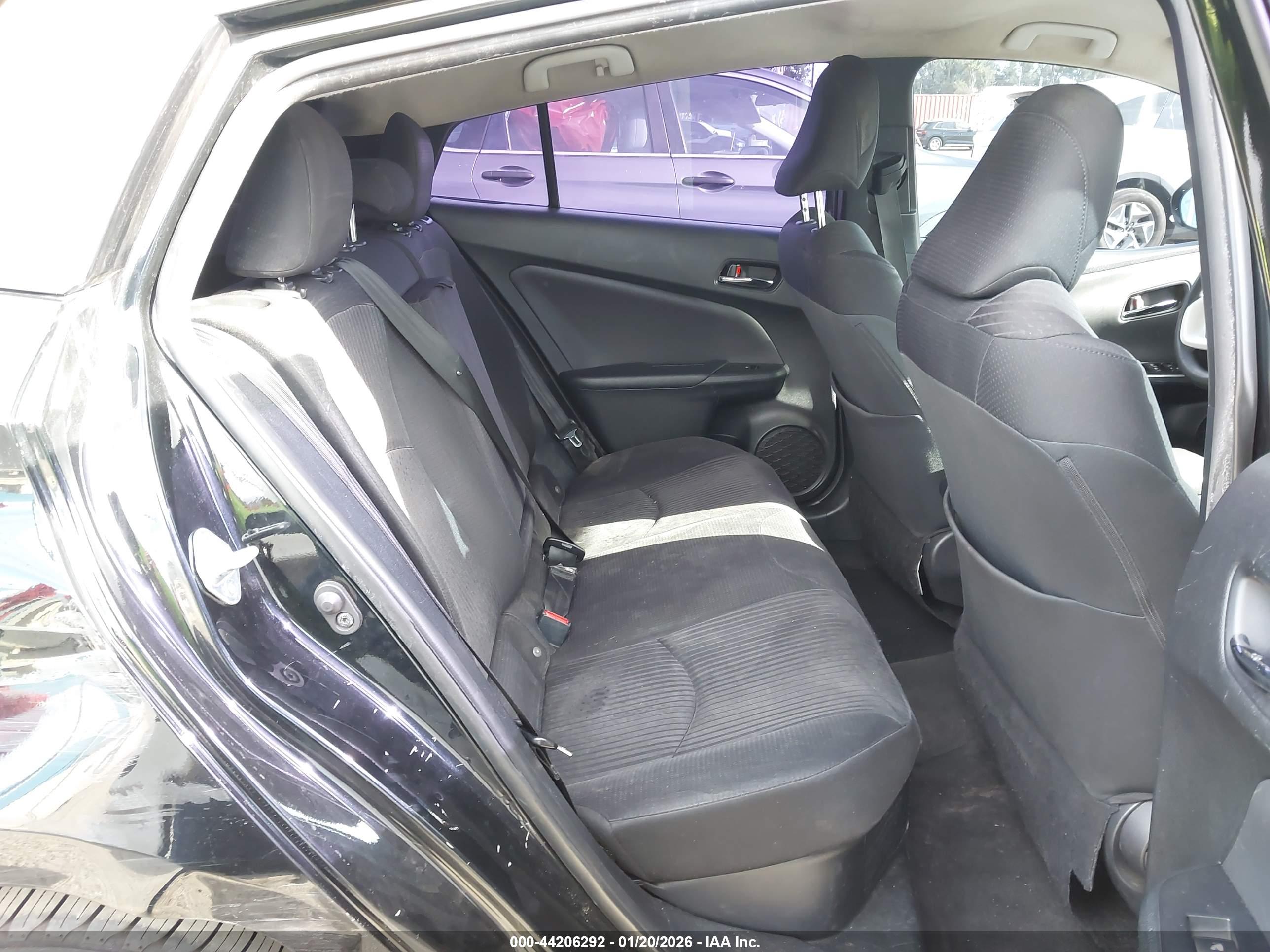 TOYOTA PRIUS image 8