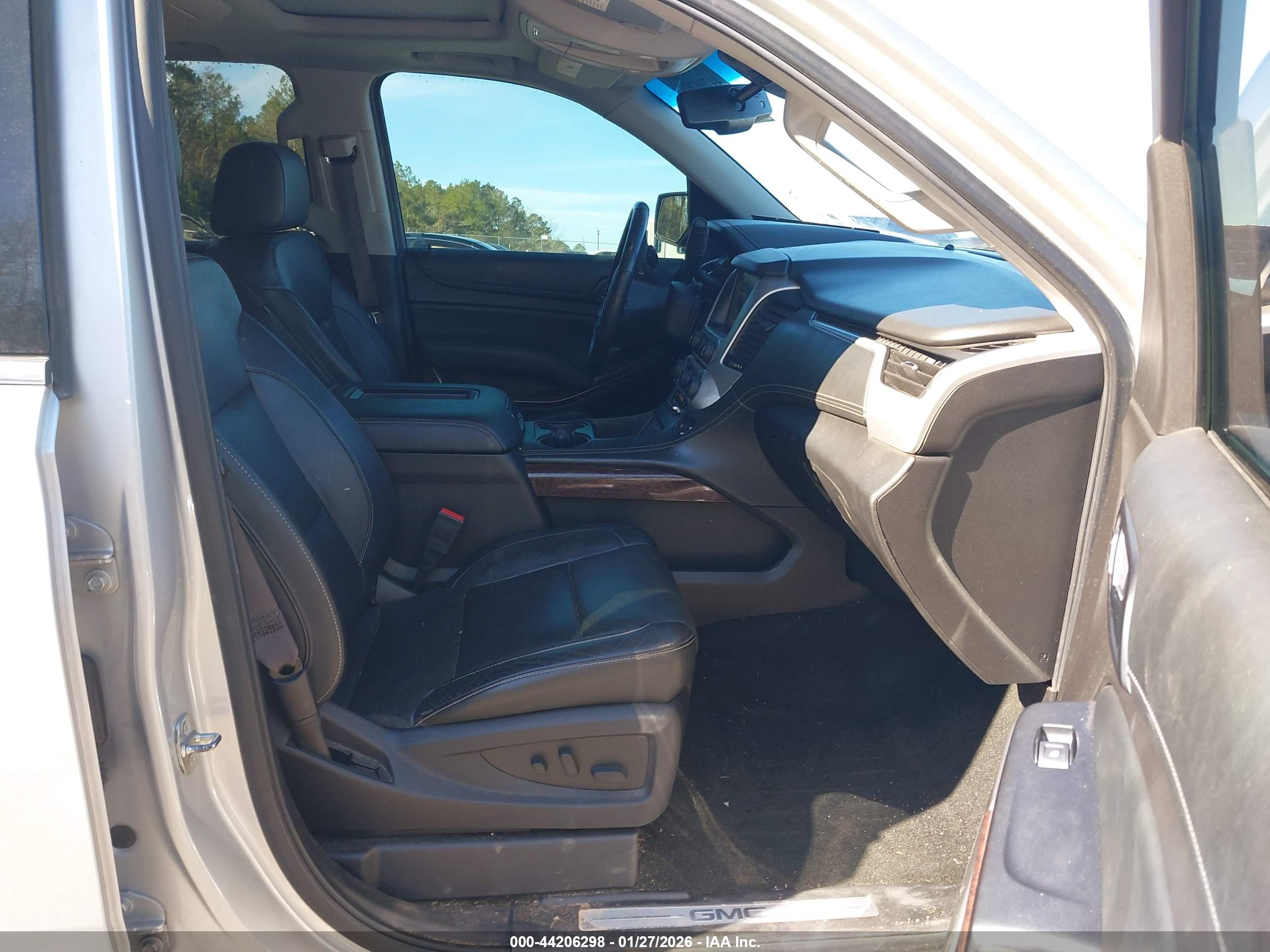 GMC YUKON image 5
