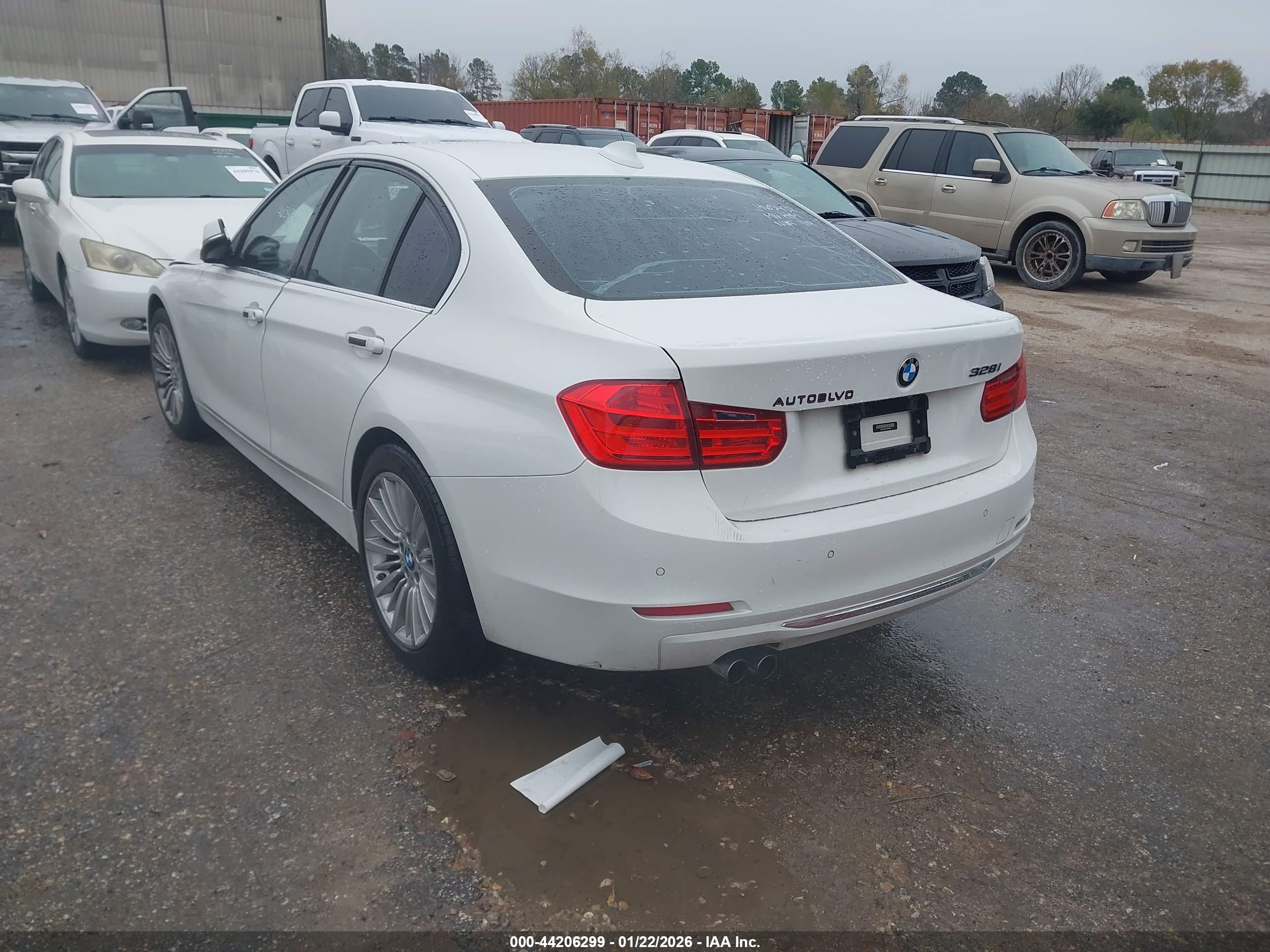 BMW 328I image 3