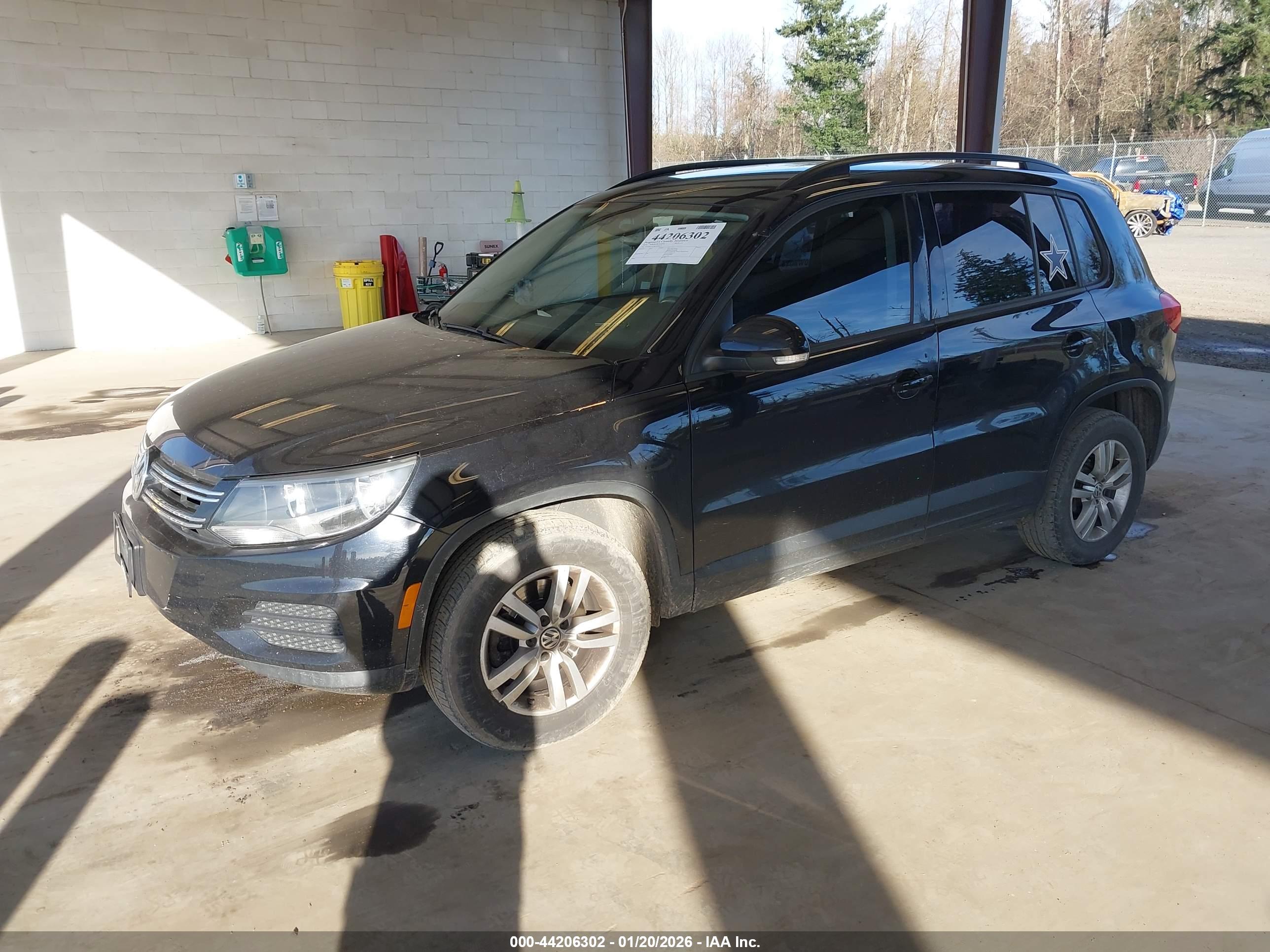 VOLKSWAGEN TIGUAN image 2