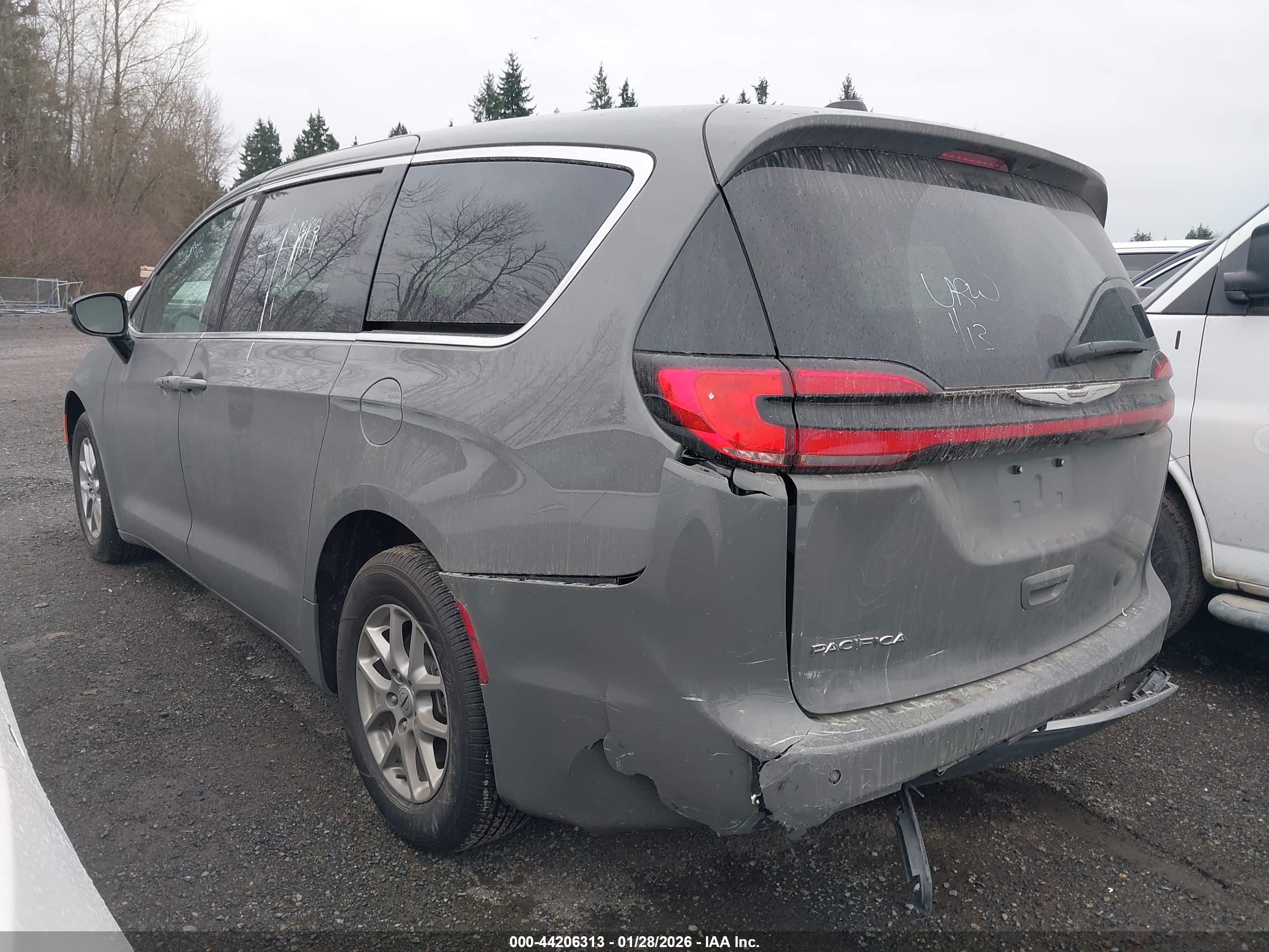CHRYSLER PACIFICA image 3