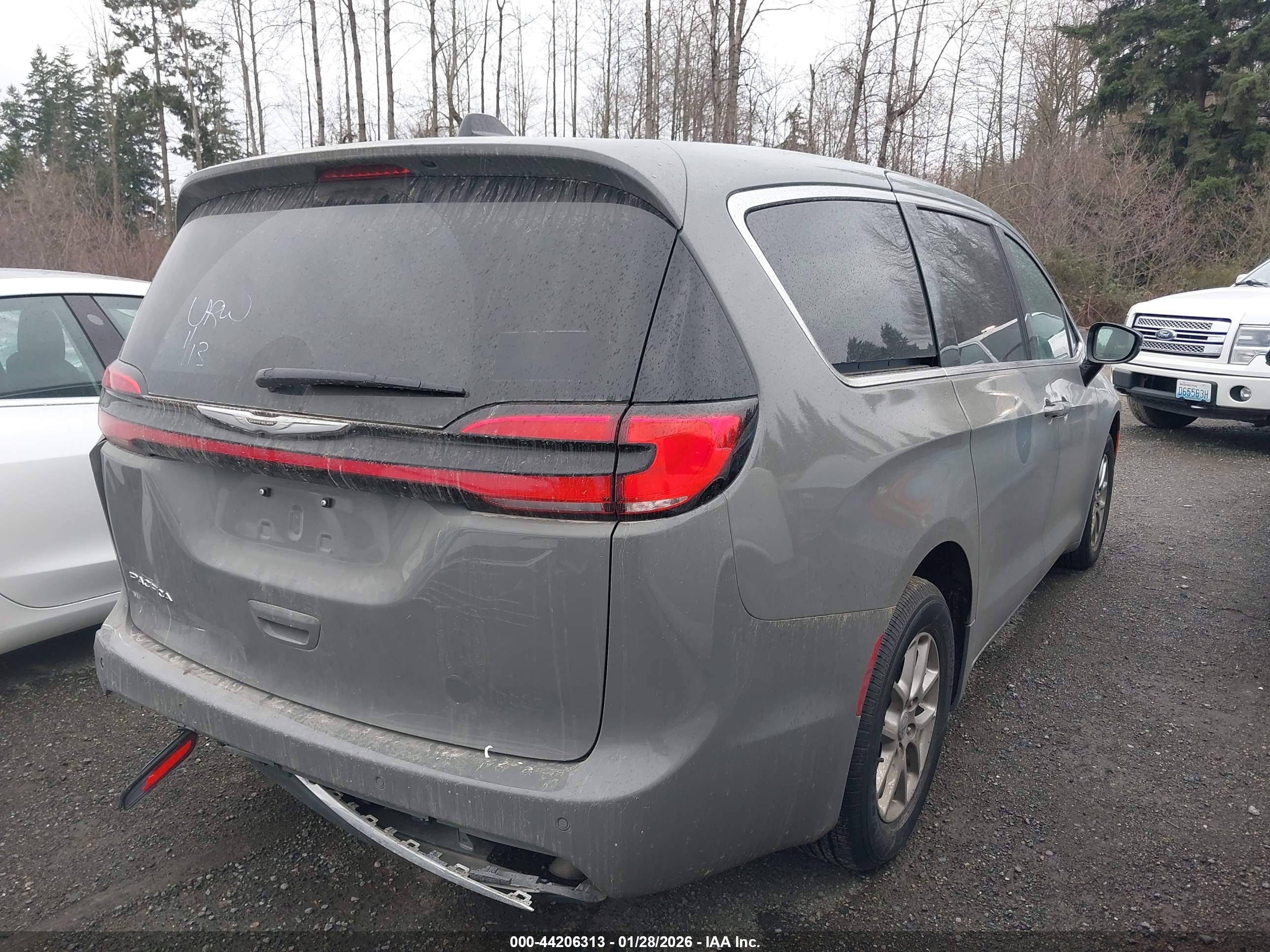 CHRYSLER PACIFICA image 4