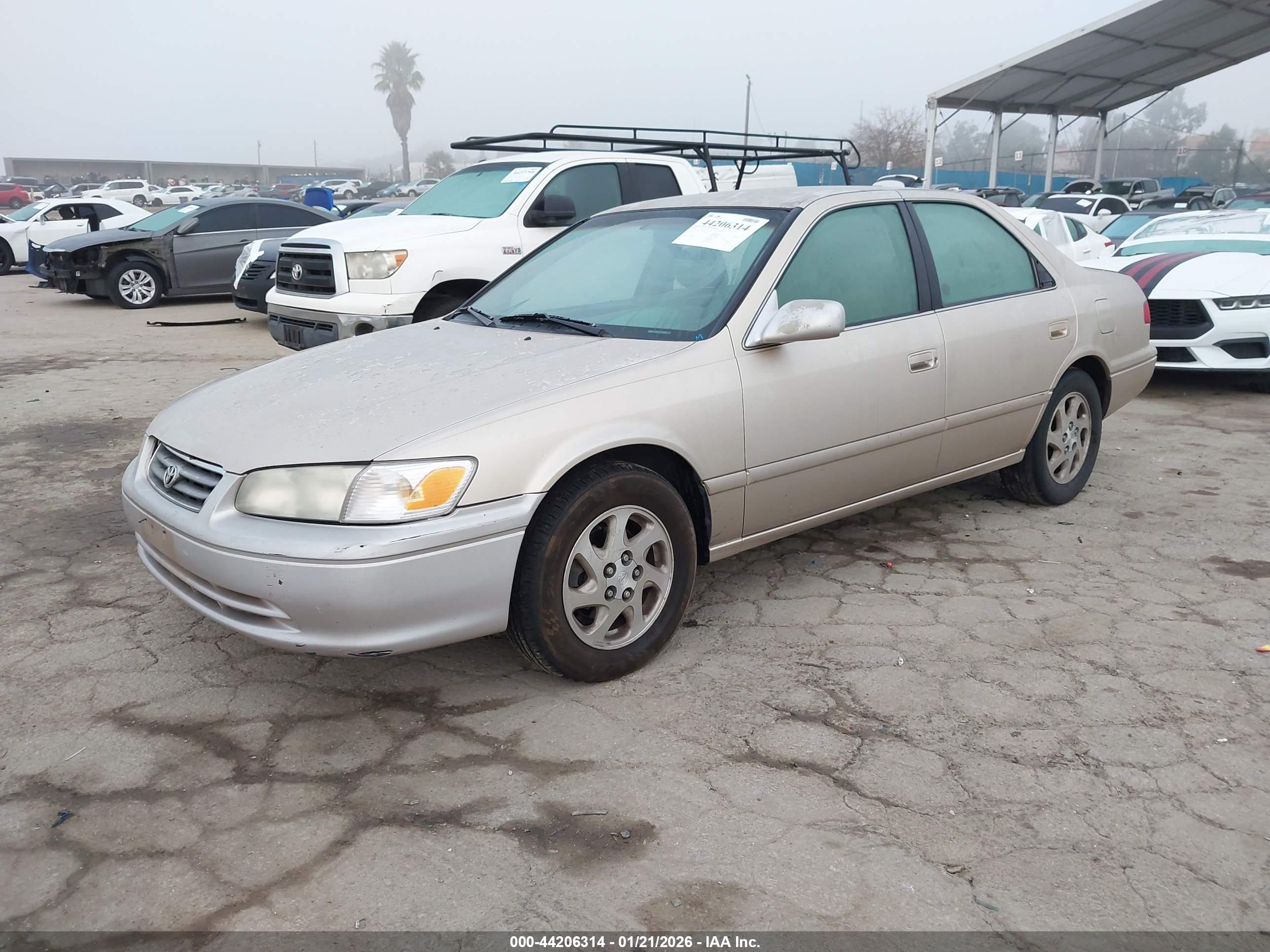 TOYOTA CAMRY image 2