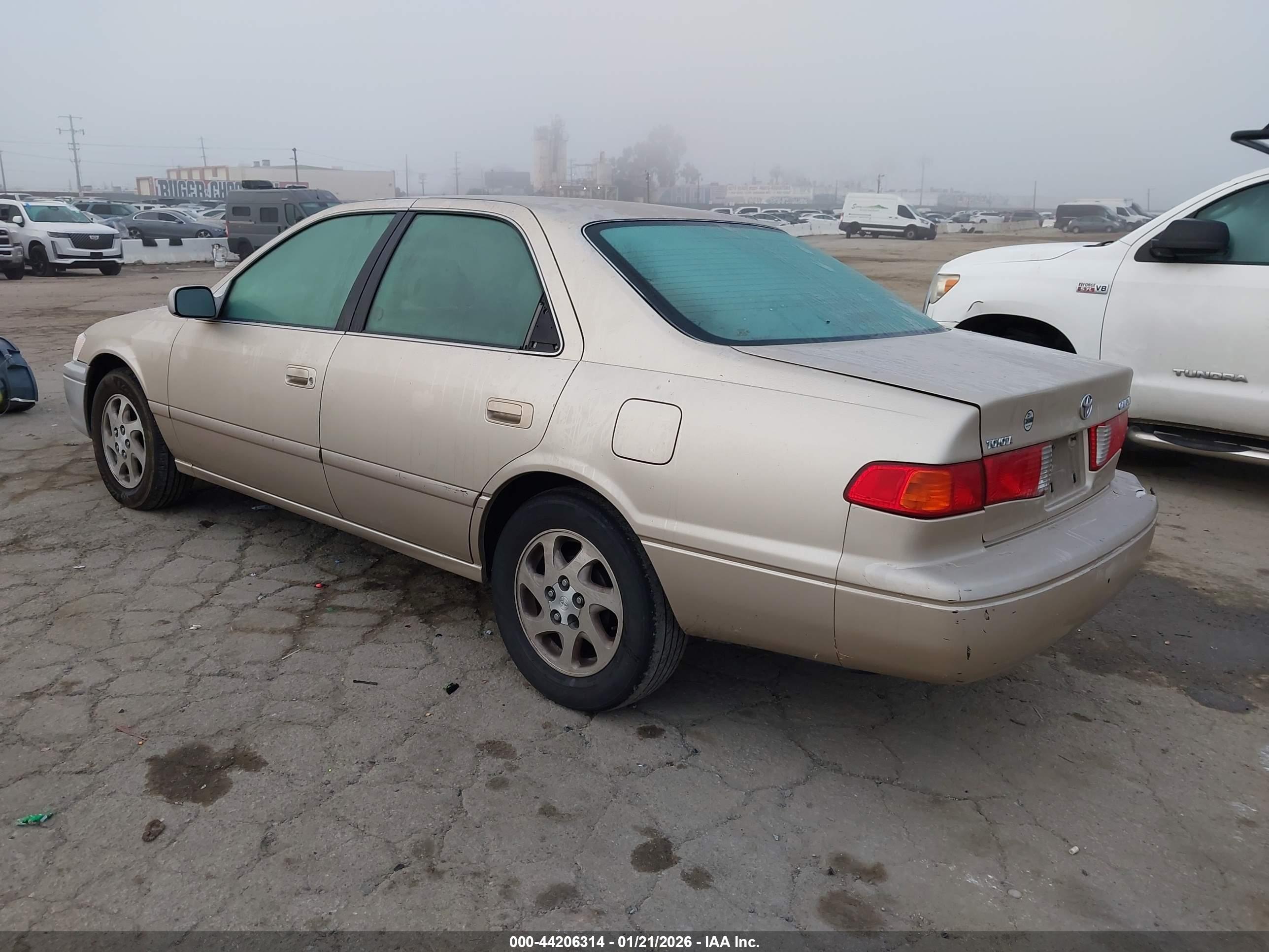TOYOTA CAMRY image 3
