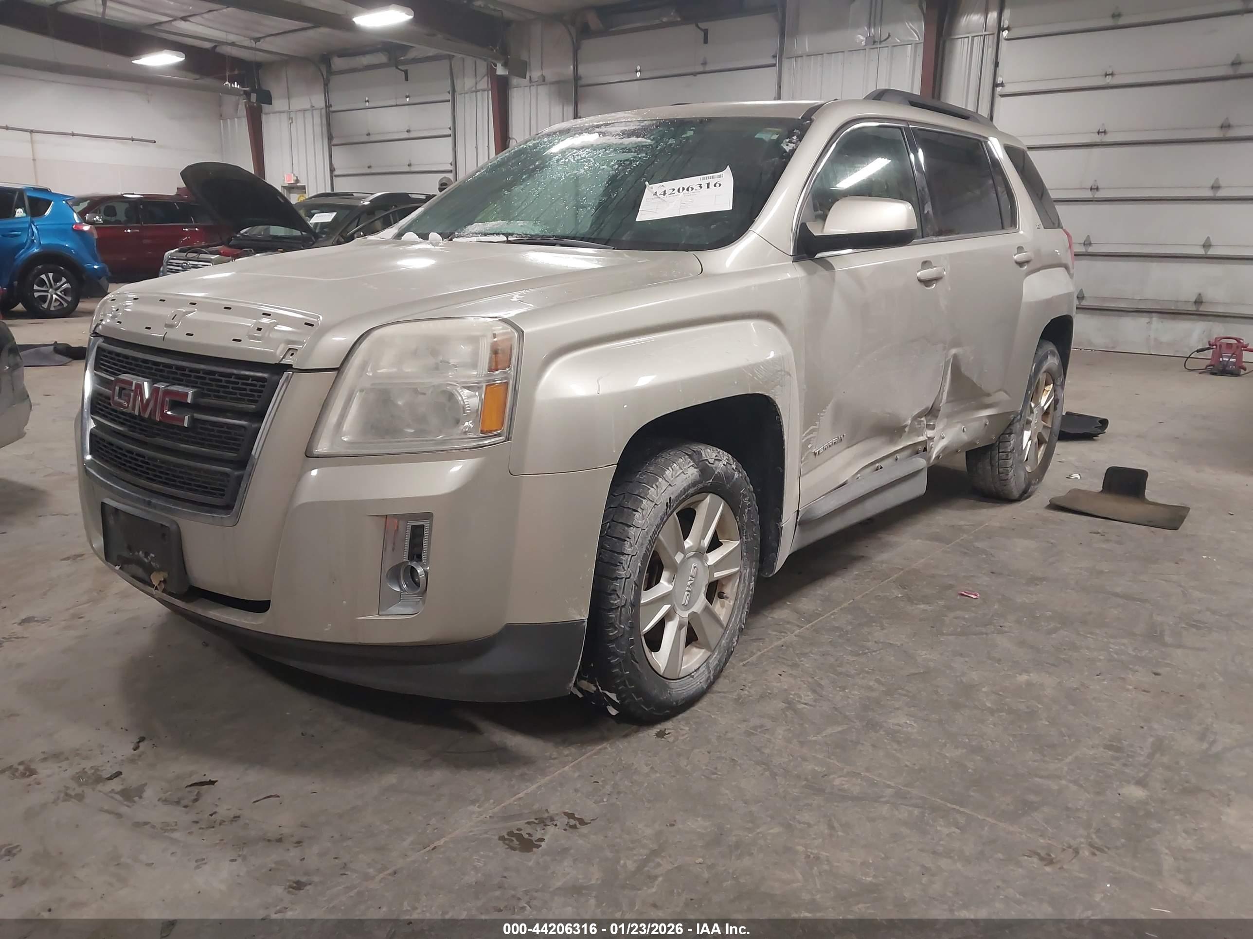 GMC TERRAIN image 2