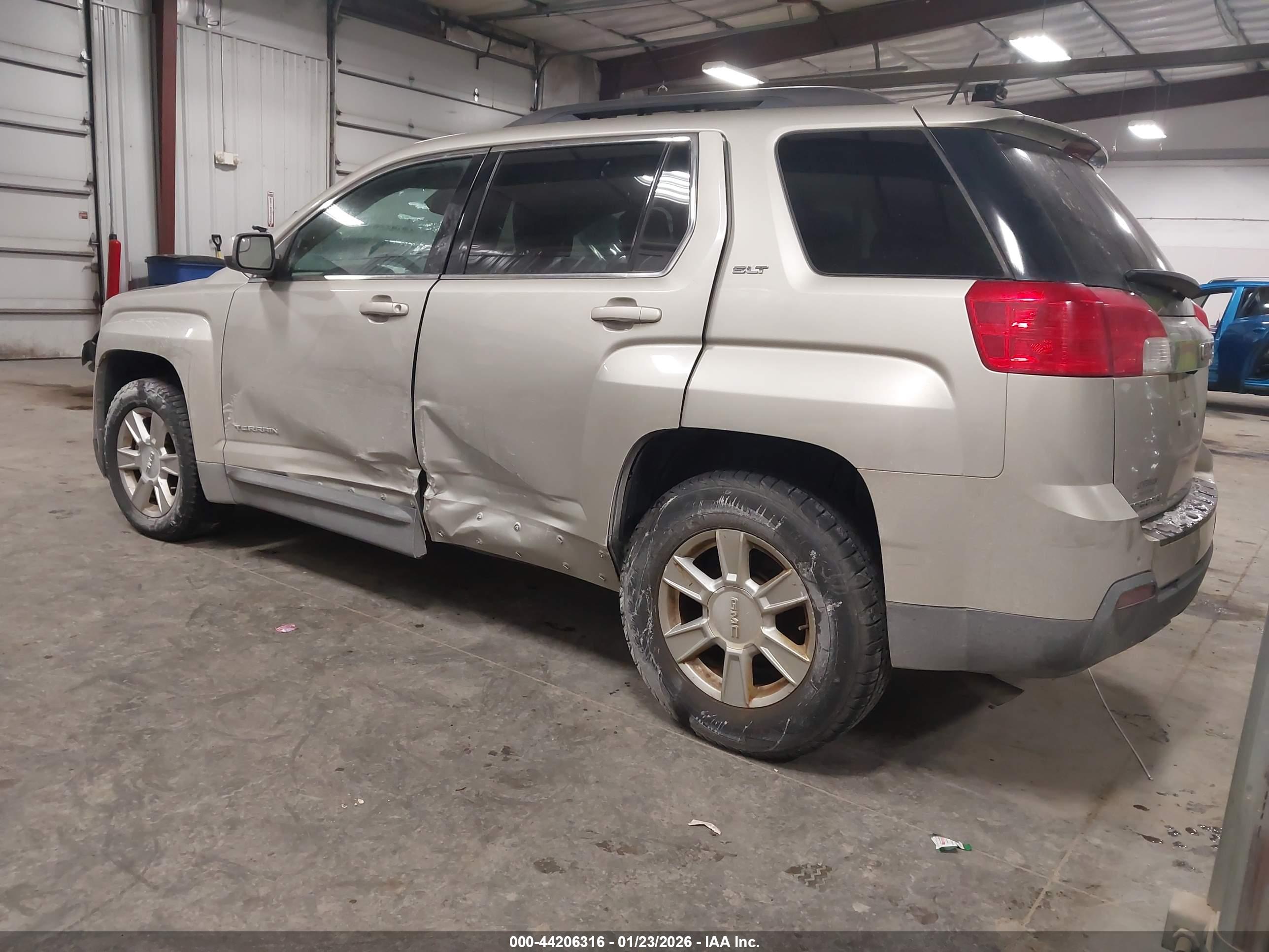 GMC TERRAIN image 3