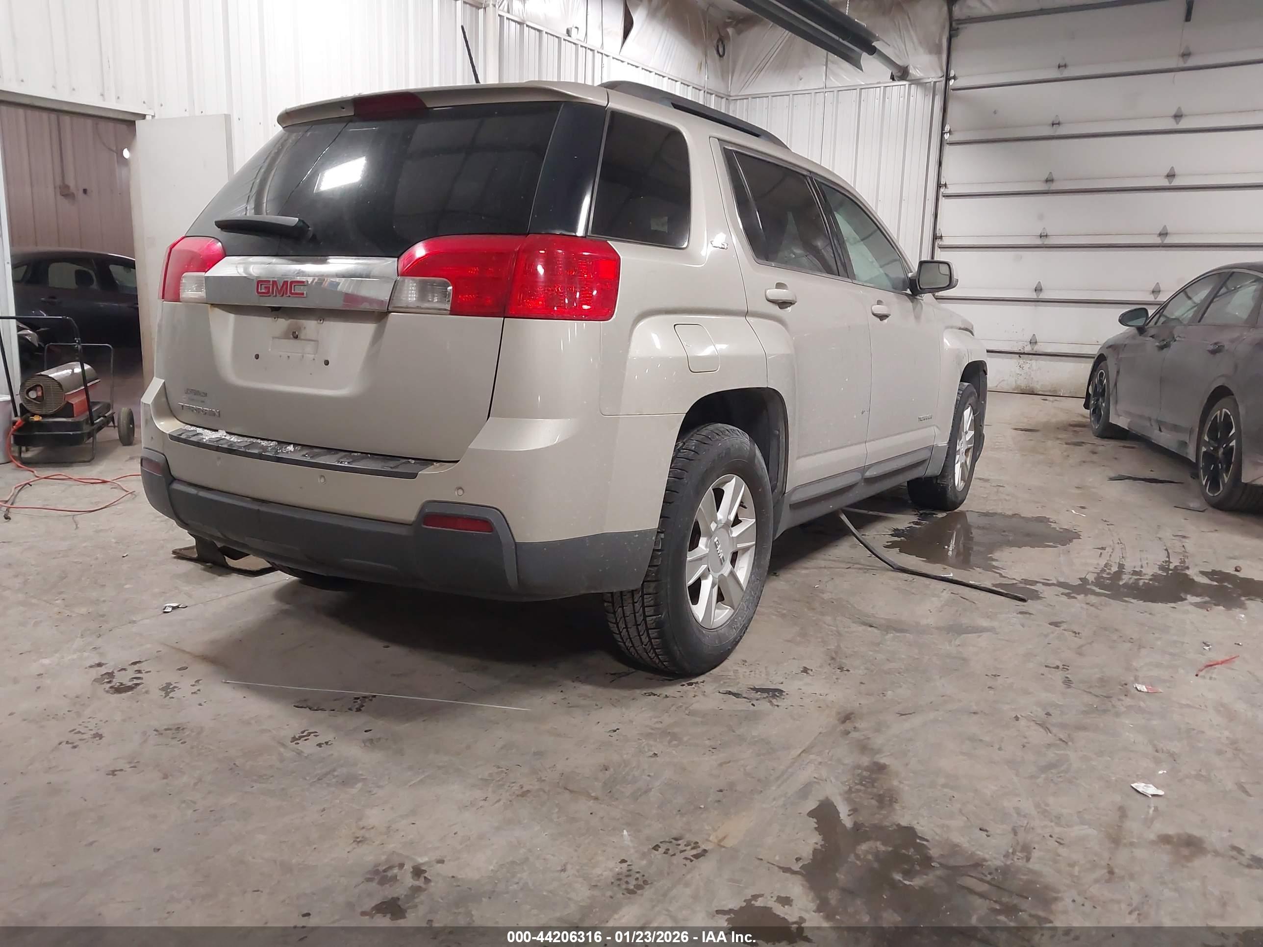 GMC TERRAIN image 4