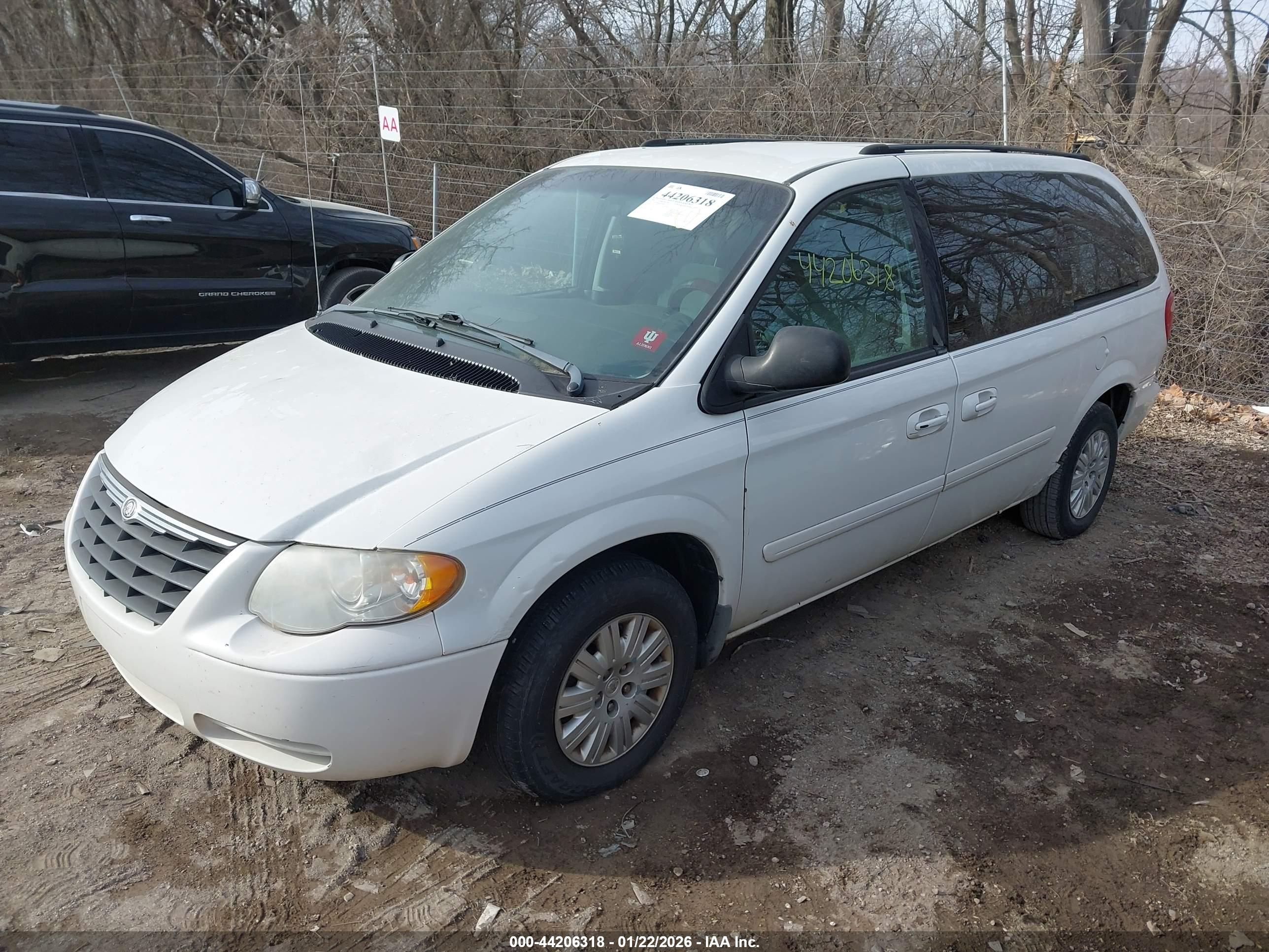 CHRYSLER TOWN image 2