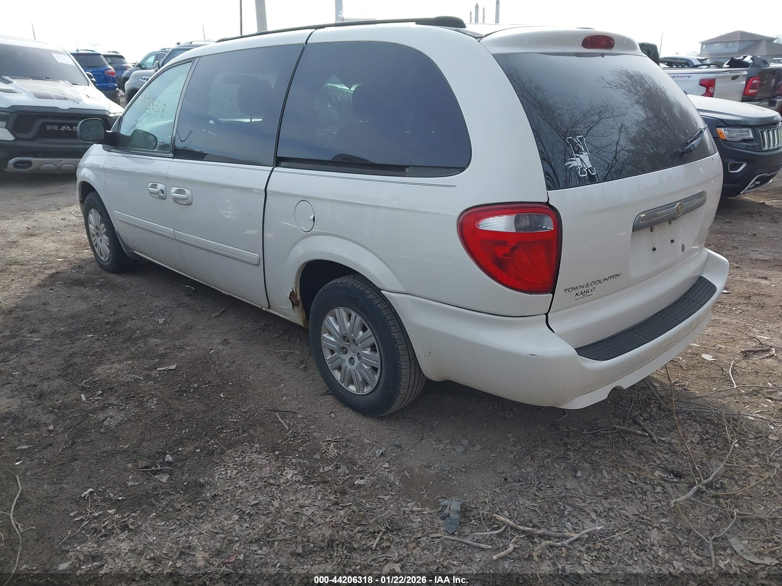 CHRYSLER TOWN image 3