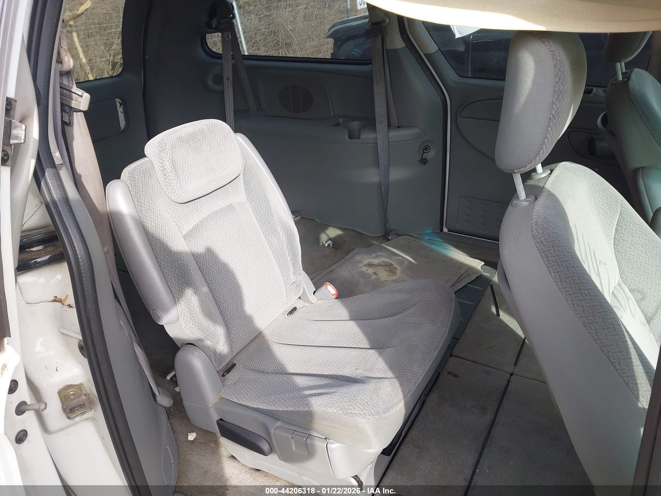 CHRYSLER TOWN image 8