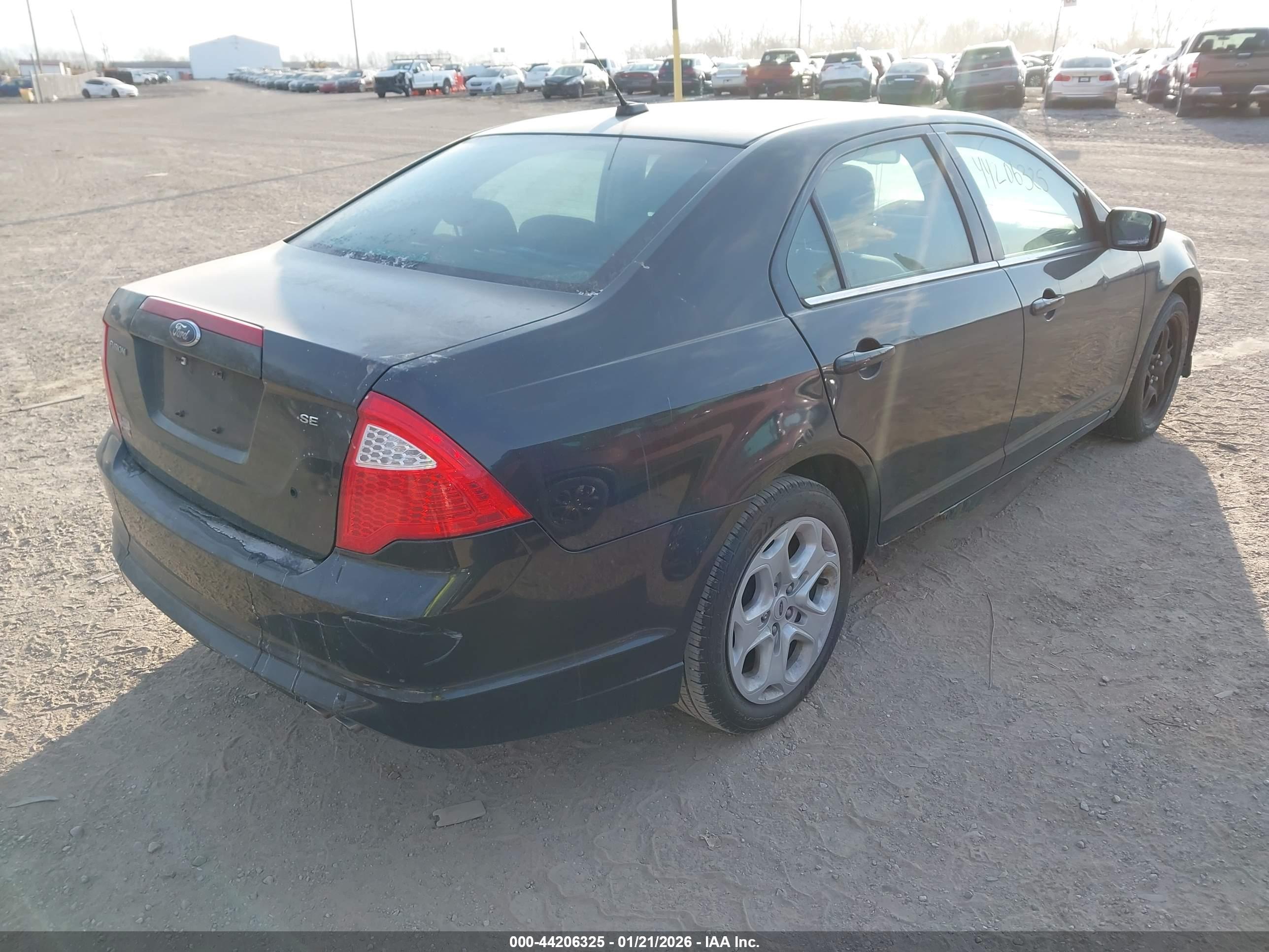 FORD FUSION image 4