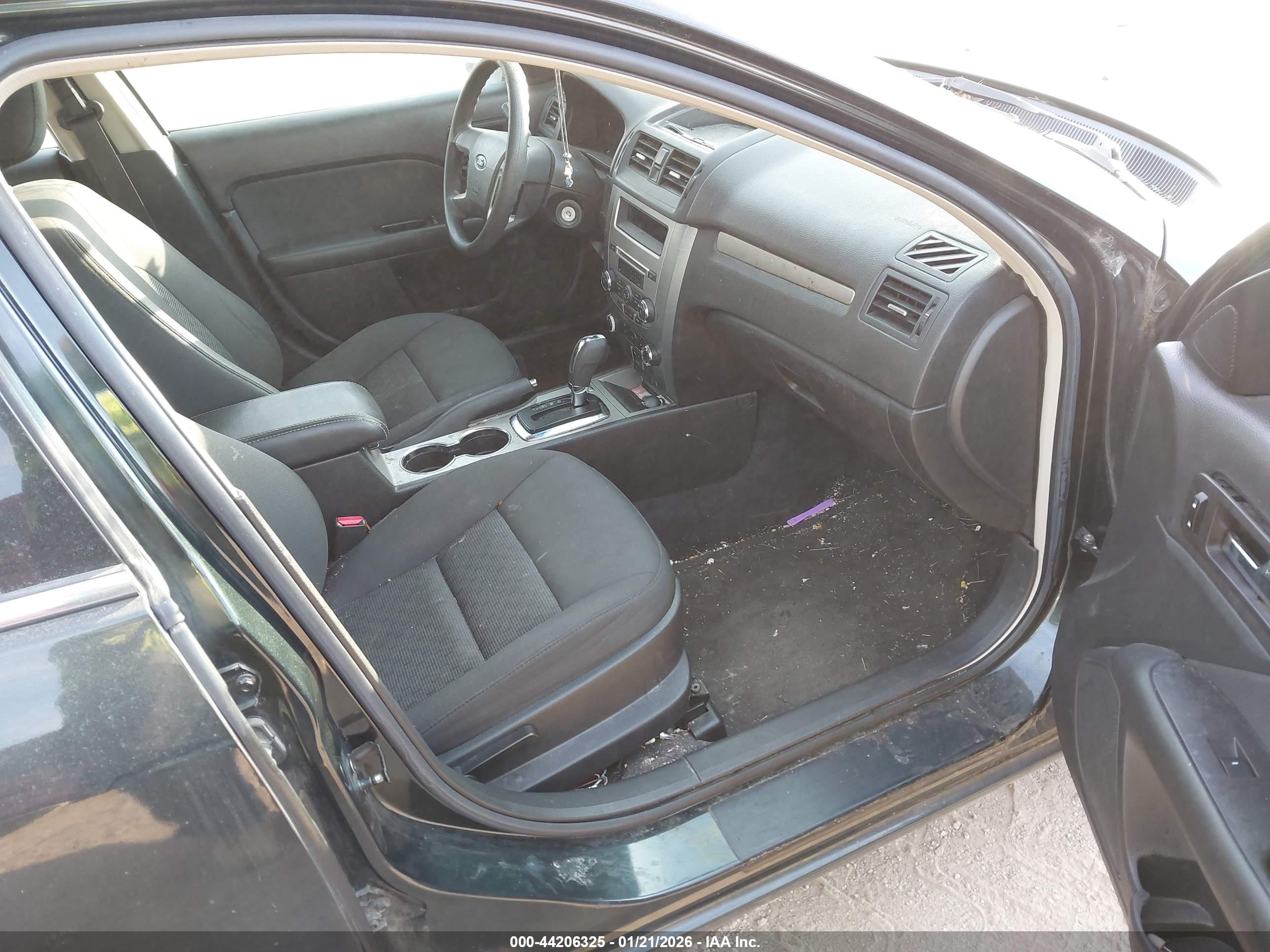 FORD FUSION image 5
